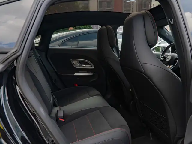 Mercedes-Benz 220 view 10