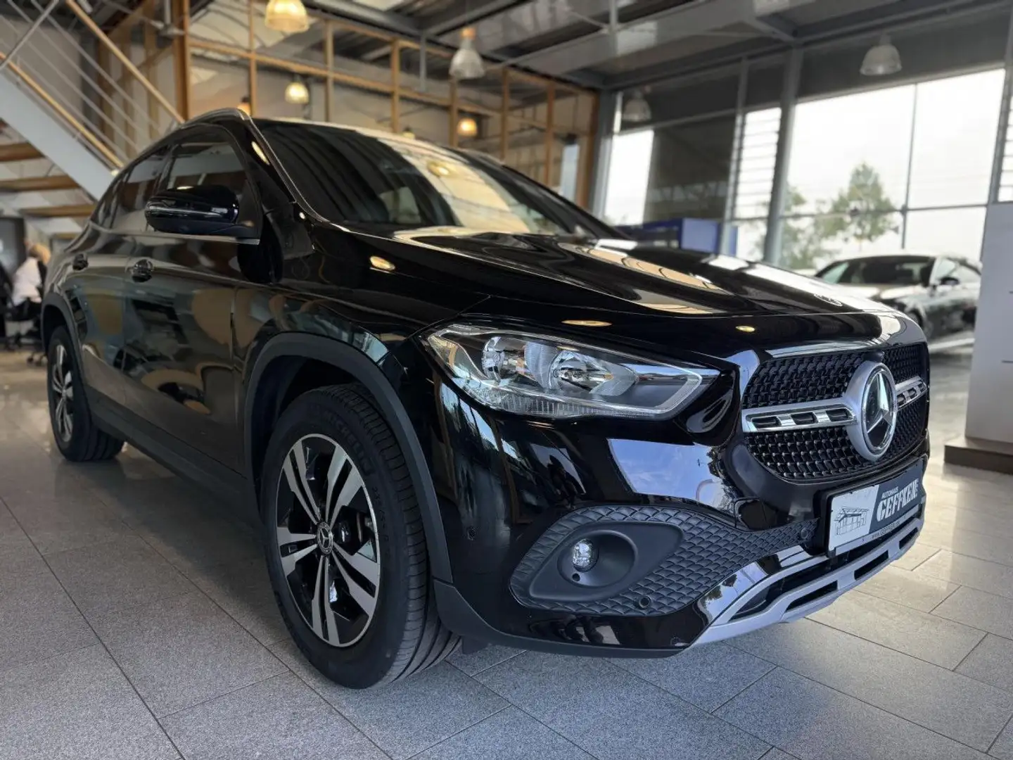 Mercedes-Benz GLA 220 d Style, 360, AHK, DAB, Tempomat! Navi Zwart - 2