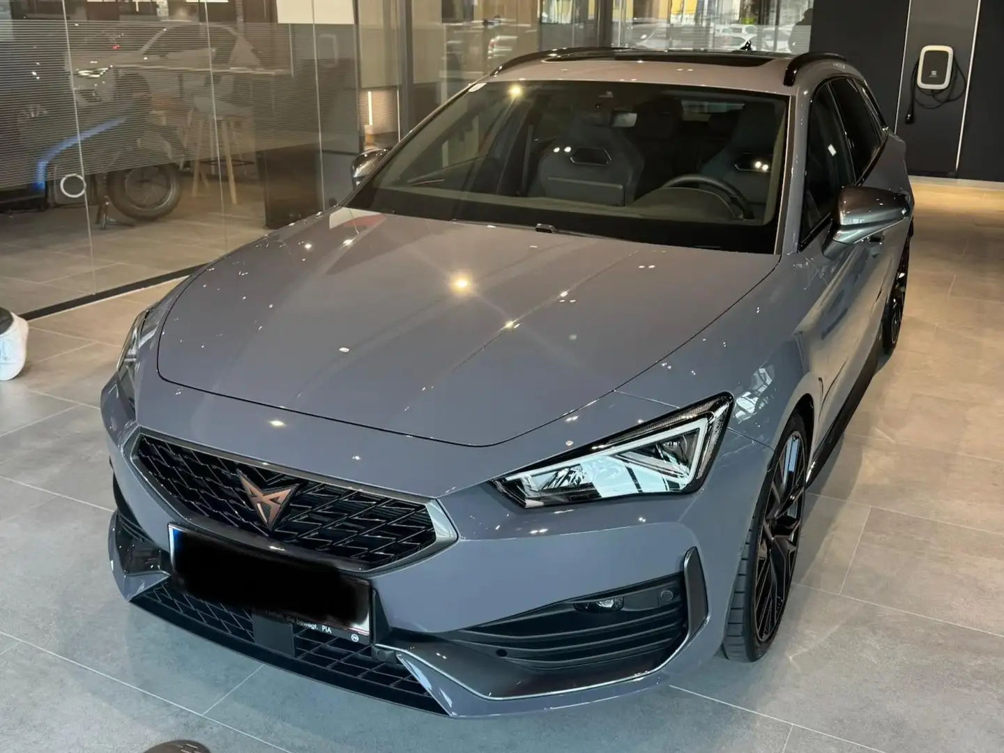 CUPRA Leon Leon SP Kombi VZ 2,0 TSI DSG 4Drive 310 Grau - 1