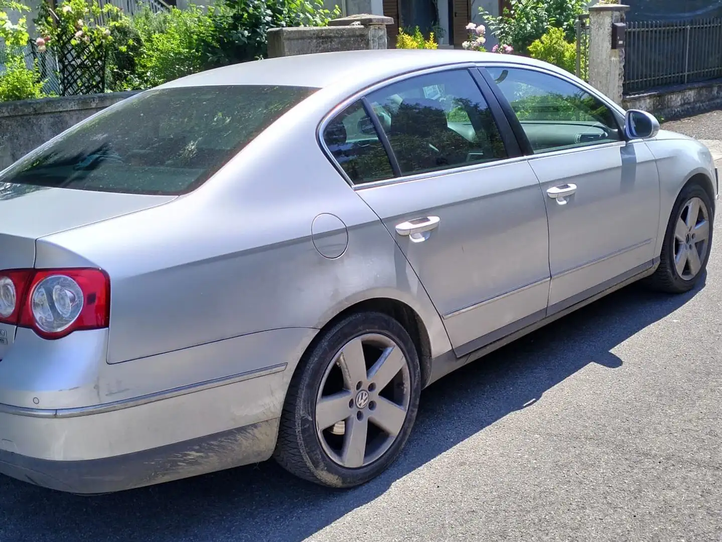 Volkswagen Passat Passat VI 2005 Berlina 1.6 tdi bm Comfortline Plateado - 1