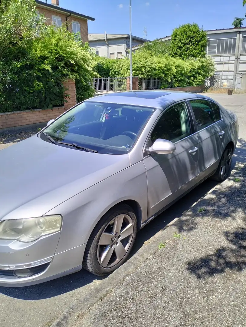 Volkswagen Passat Passat VI 2005 Berlina 1.6 tdi bm Comfortline Plateado - 2