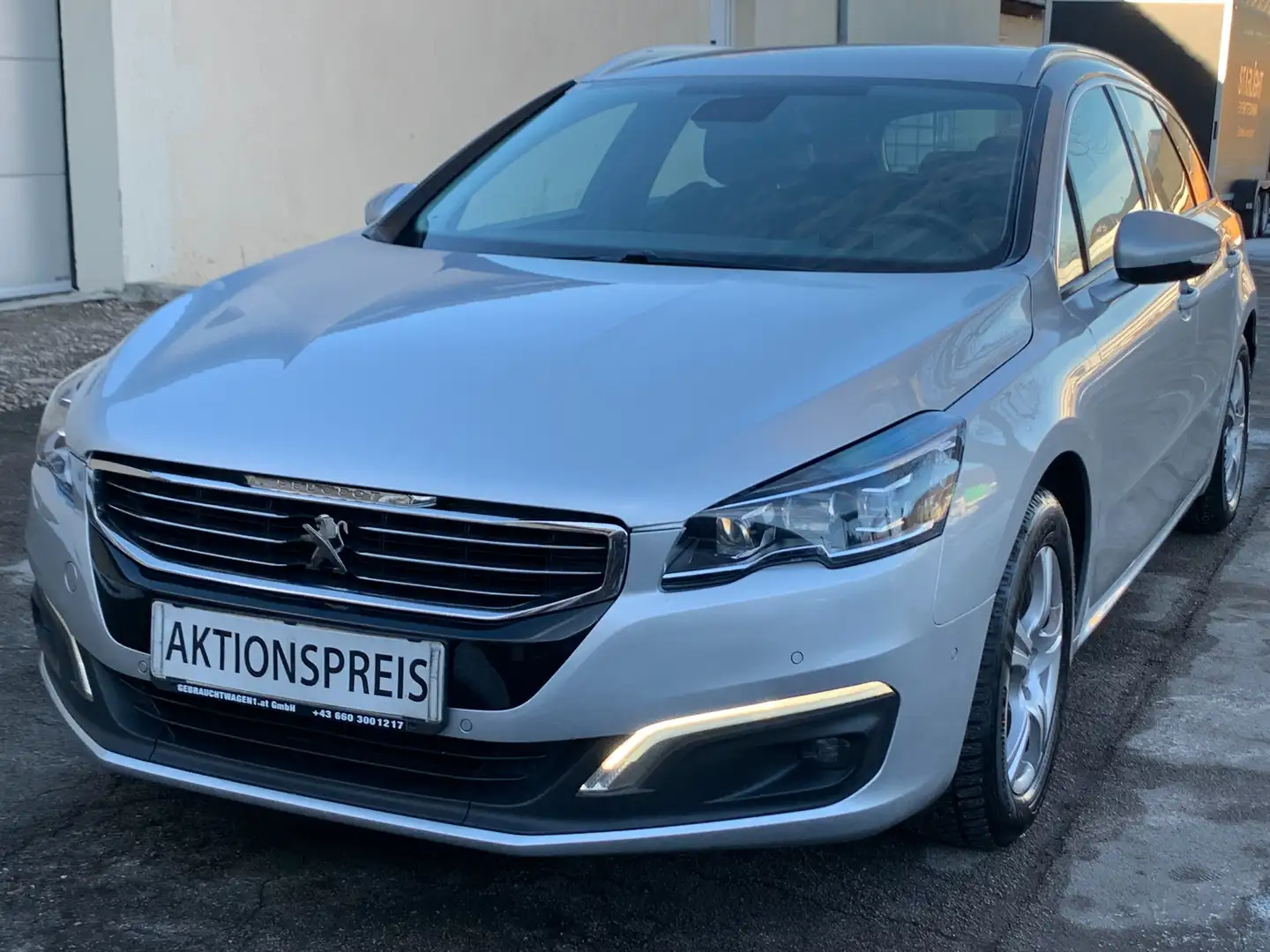 Peugeot 508 Business-Line, groß, sparsam, TOP Extras + AHK Grau - 2