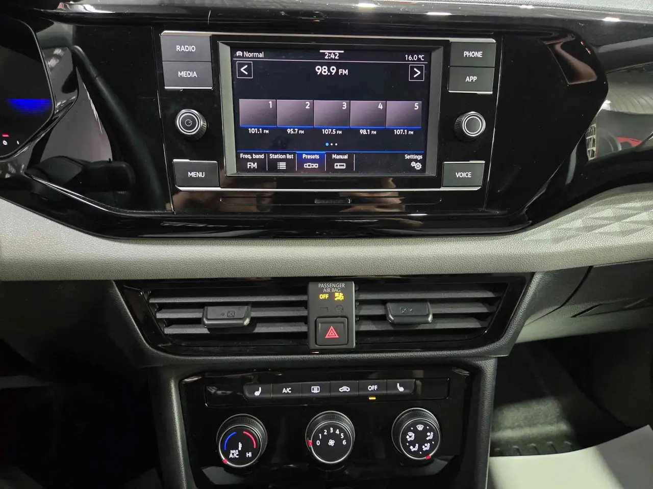 Volkswagen Taos снимка Volkswagen Taos