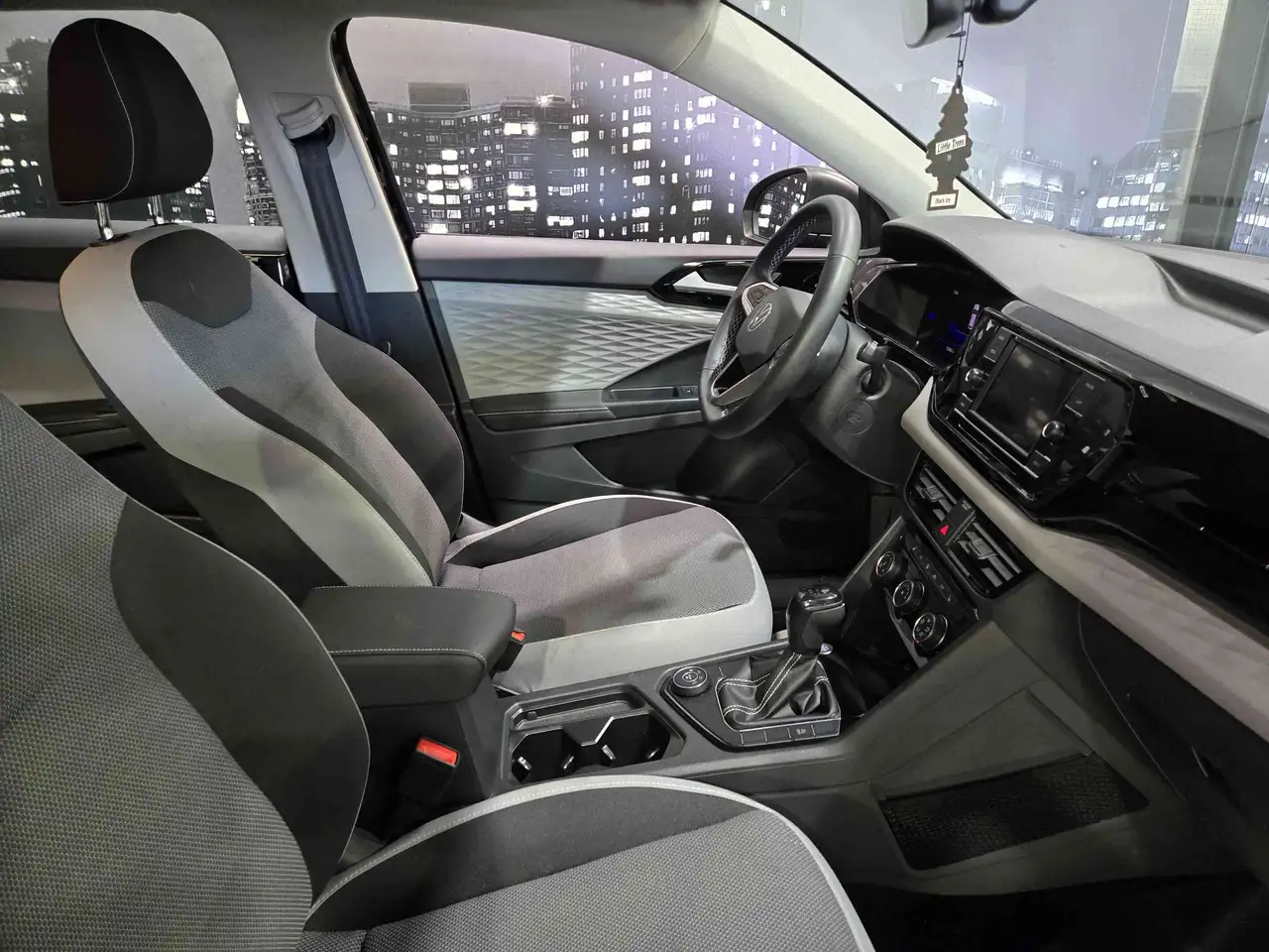 Volkswagen Taos снимка Volkswagen Taos