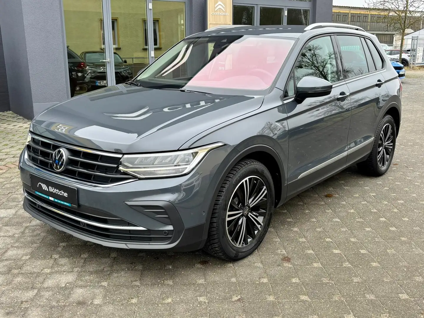 Volkswagen Tiguan Active 2.0 TDI DSG - LED/AHK/ACC/KAMERA/PDC Grau - 2