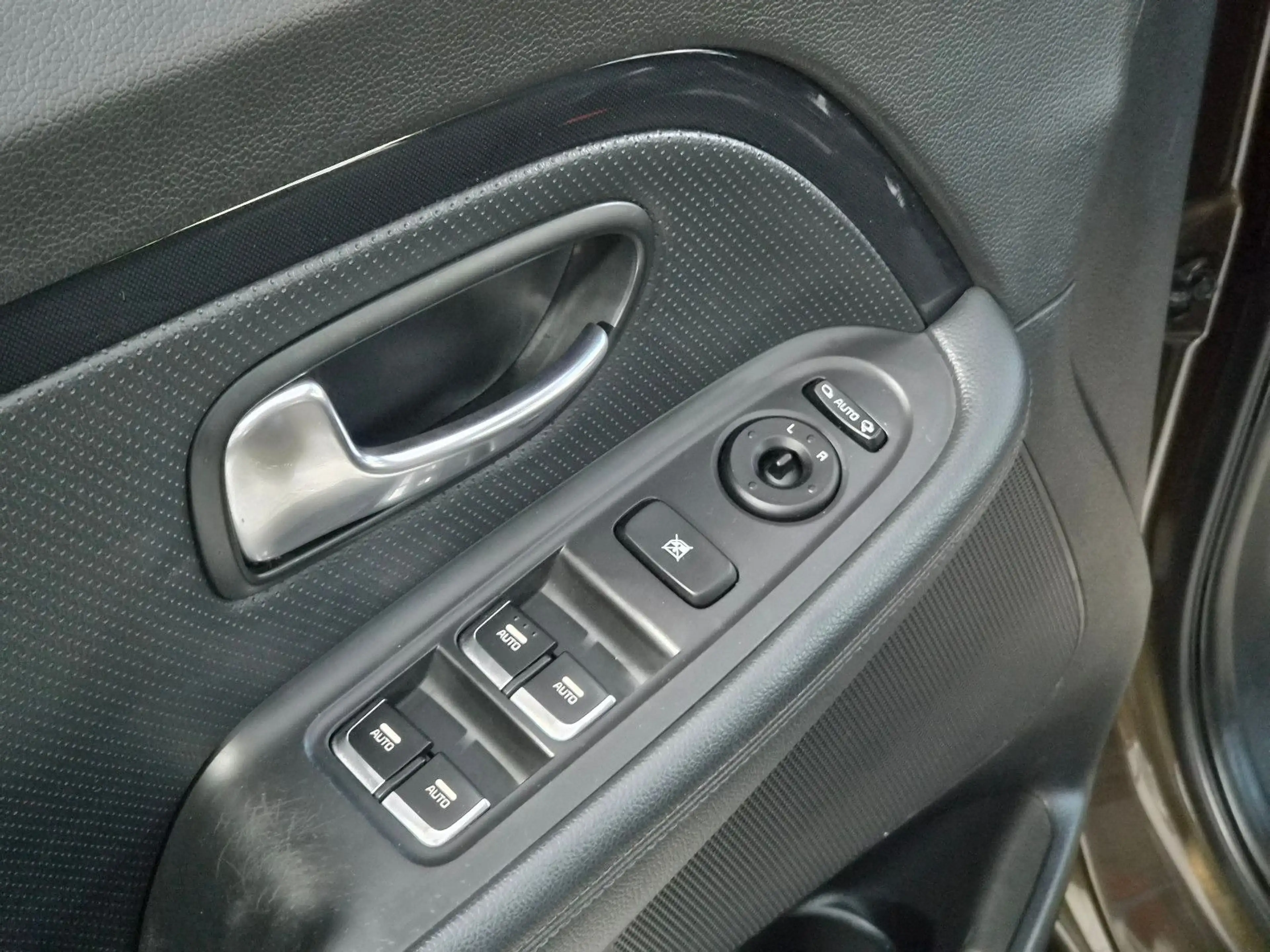 Kia Carens Vision 2.0* 2.HAND*SHZ*AHK*RFK*AUTOMATIK — photo 9