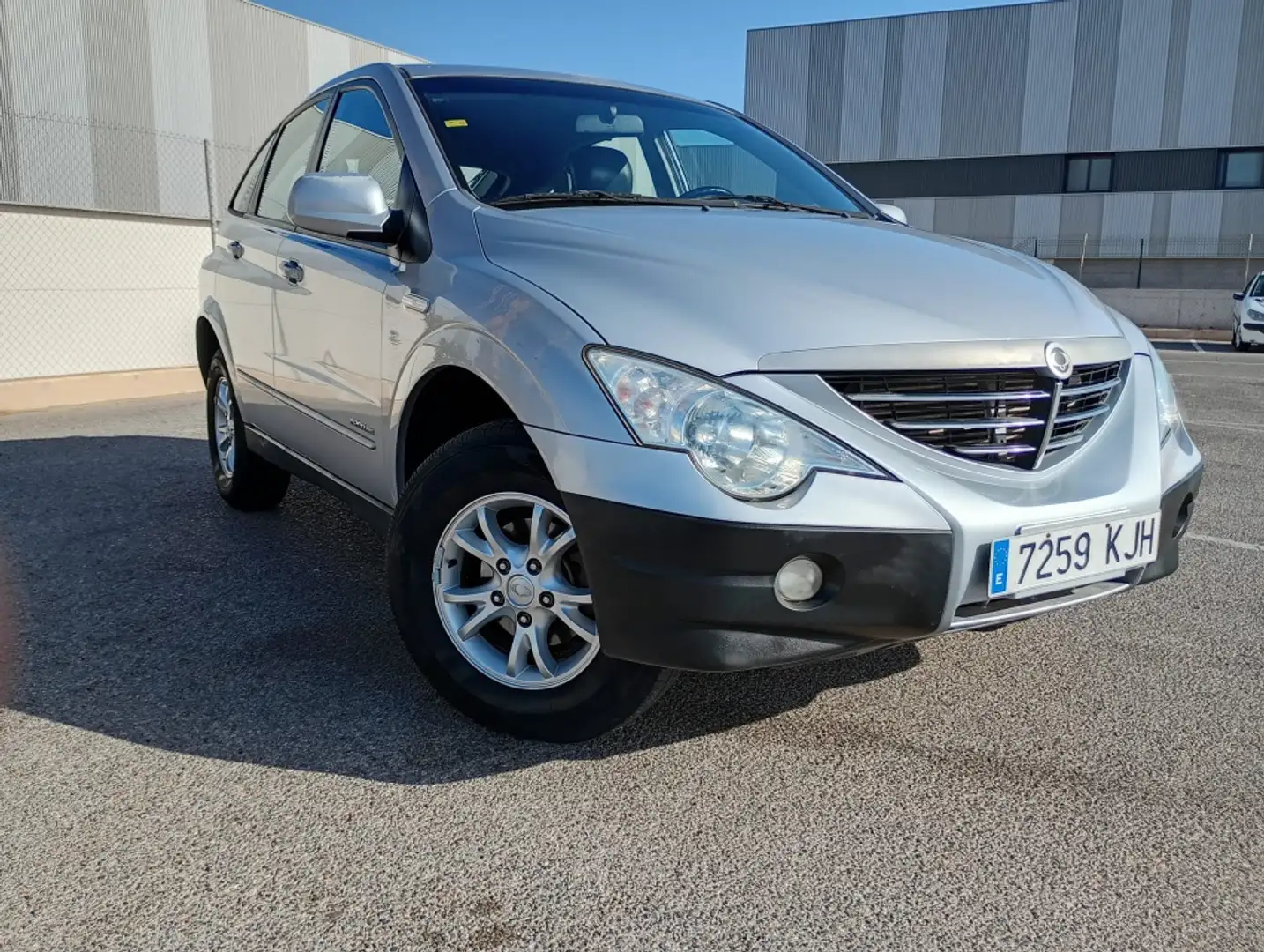SsangYong Actyon 200Xdi Profesional Gris - 2