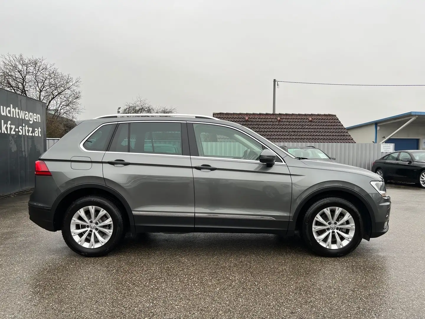 Volkswagen Tiguan 2,0 TDI SCR Comfortline | ACC/NAVI Grau - 2