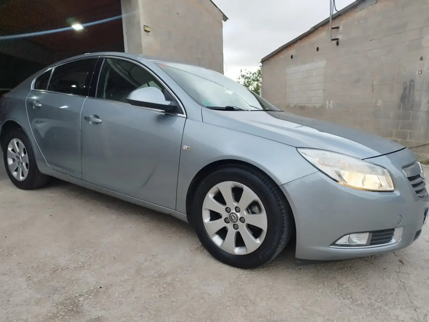 Opel Insignia 1.8 Essentia Grijs - 1