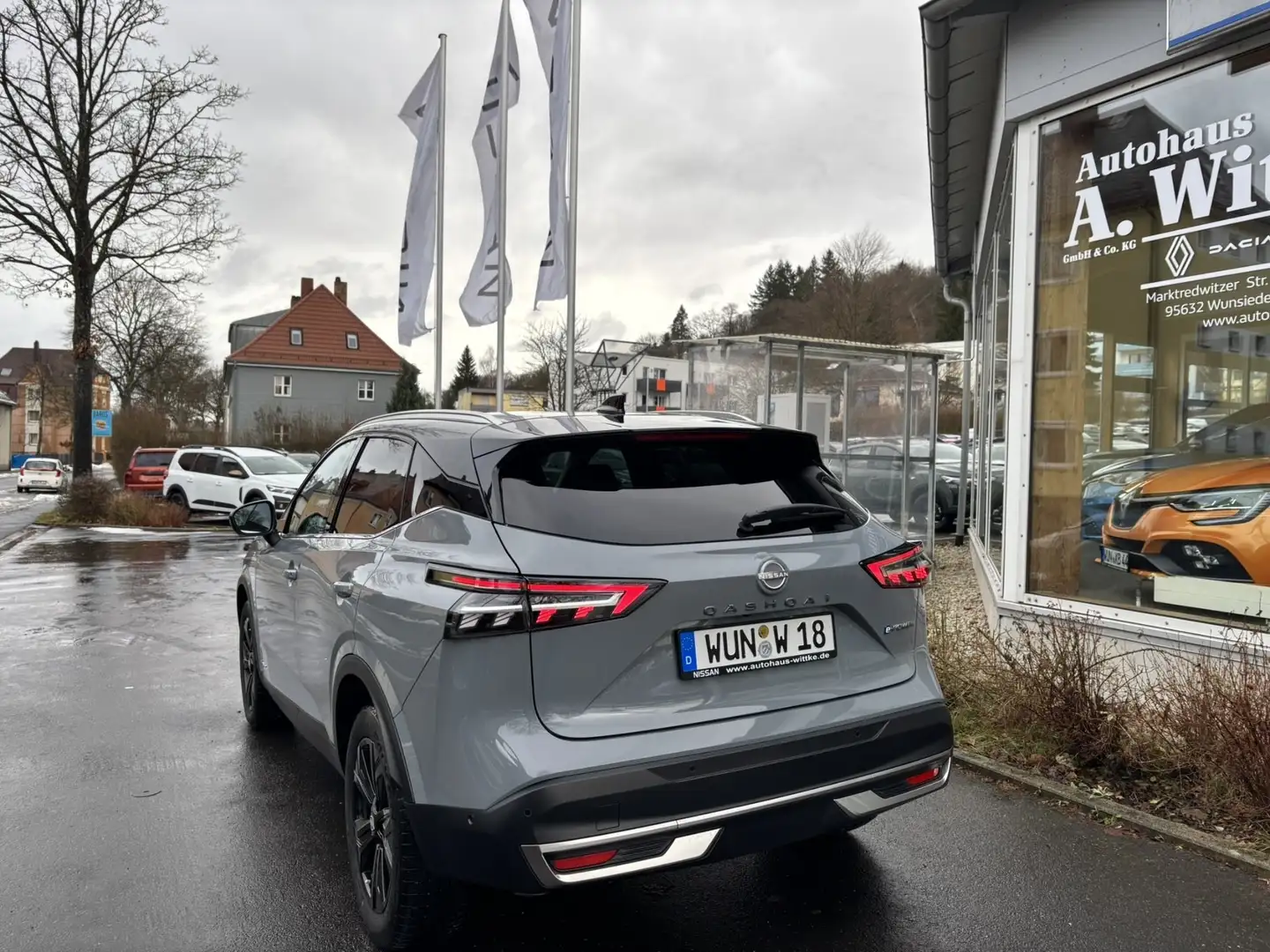 Nissan Qashqai MY24 1.5 VC-T e-POWER N-Connecta 4x2 Zwart - 2