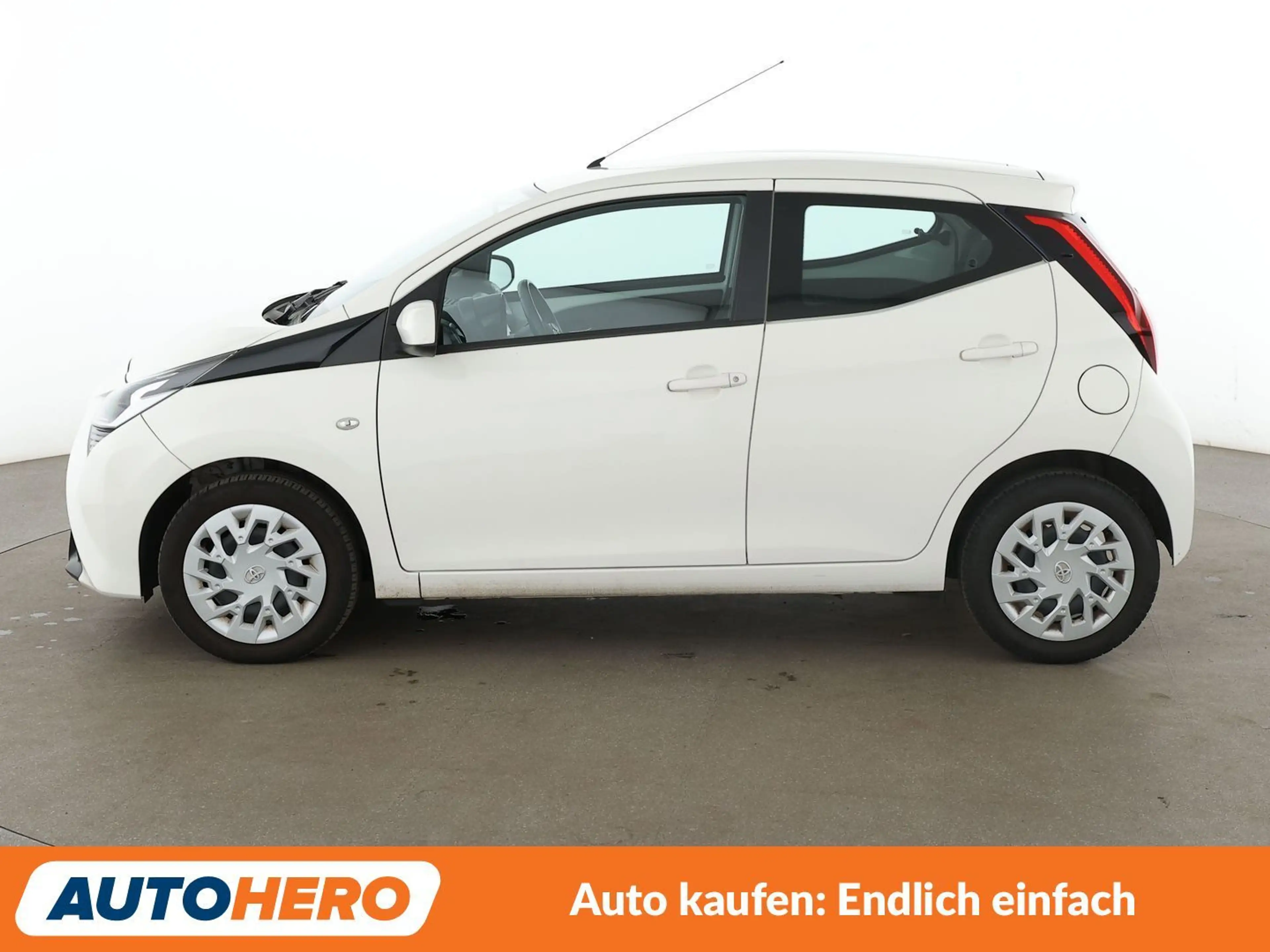 Toyota Aygo 1.0 VVT-i X-Play — photo 3