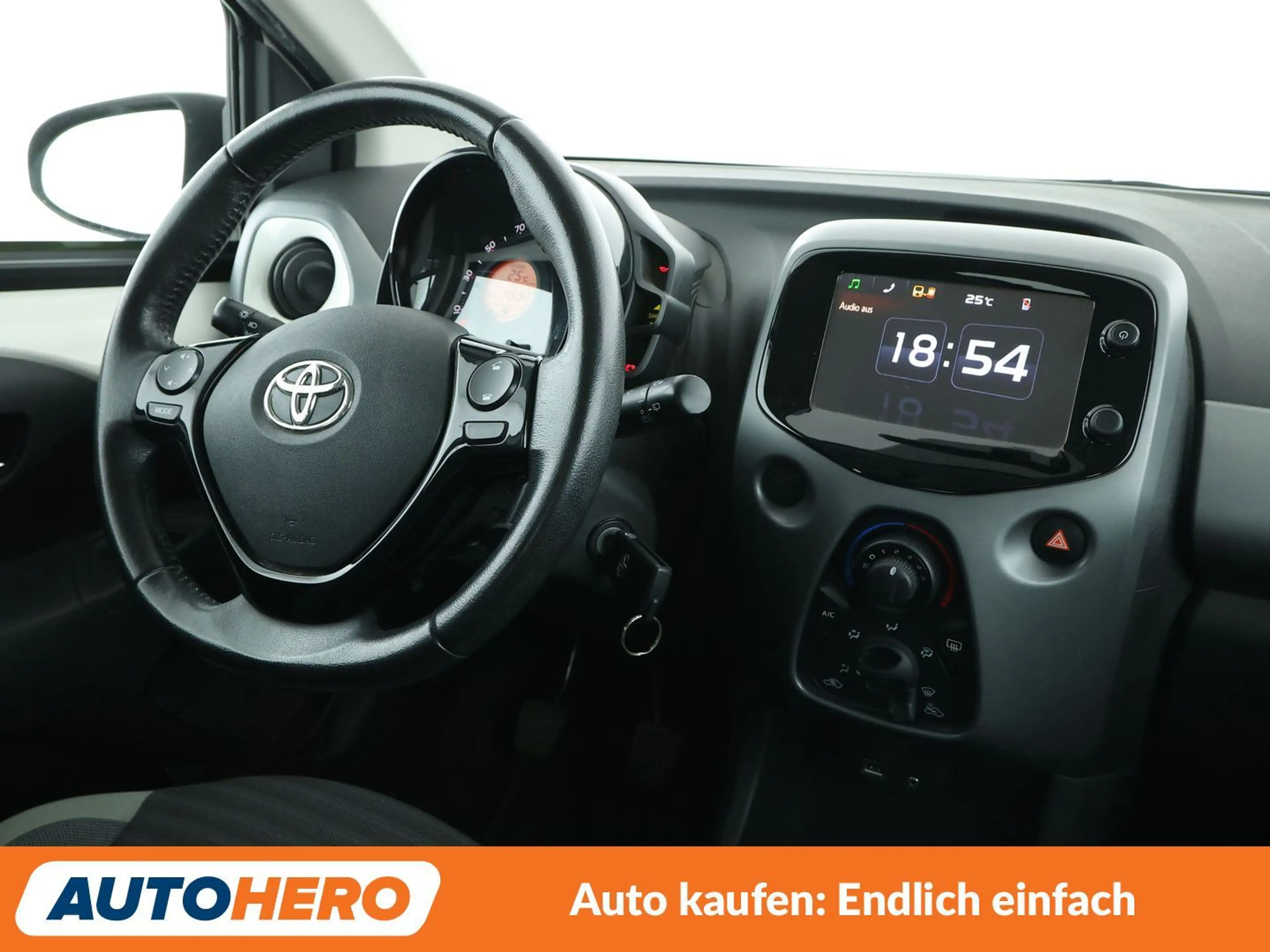 Toyota Aygo 1.0 VVT-i X-Play — photo 13
