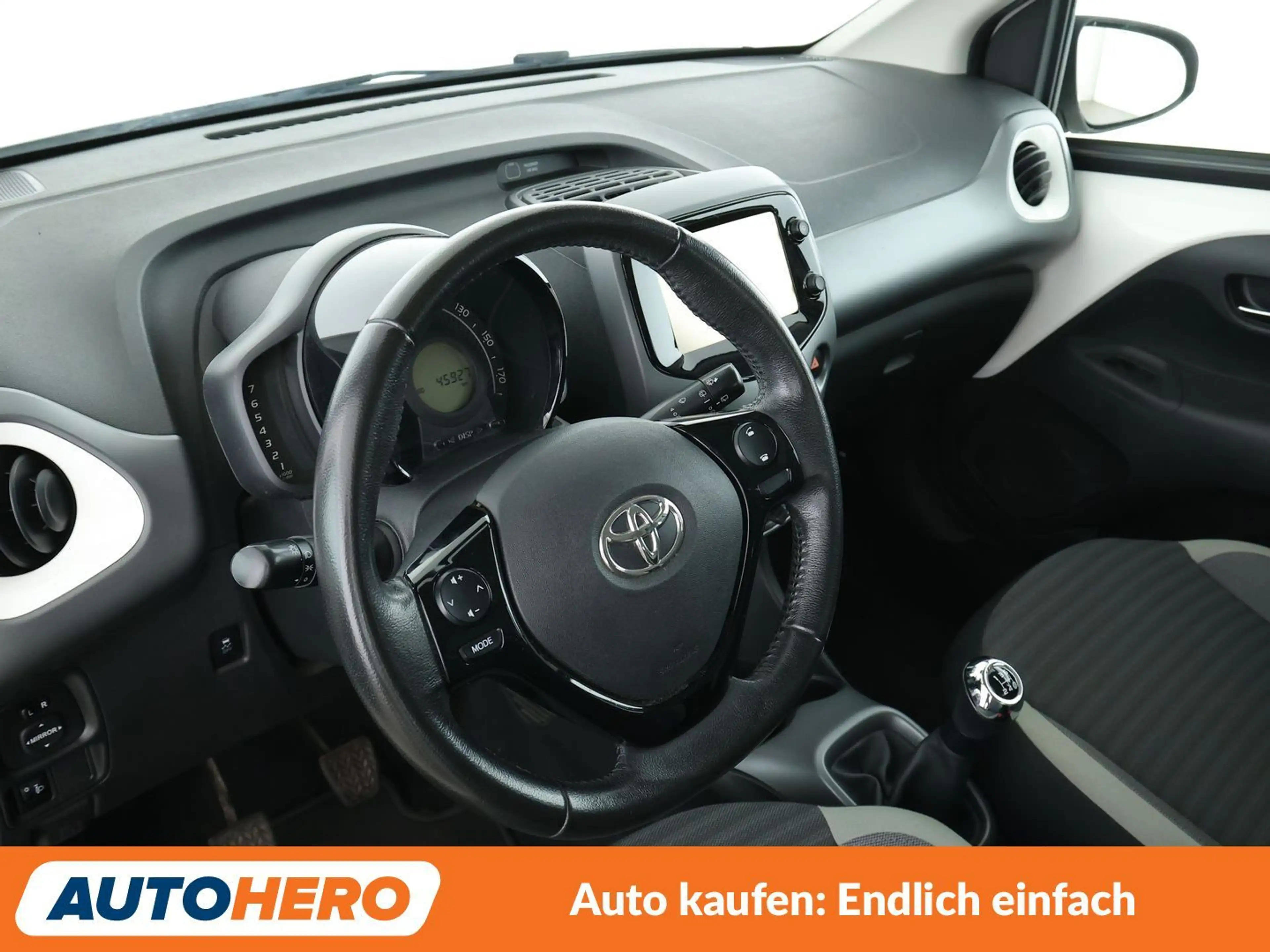 Toyota Aygo 1.0 VVT-i X-Play — photo 11