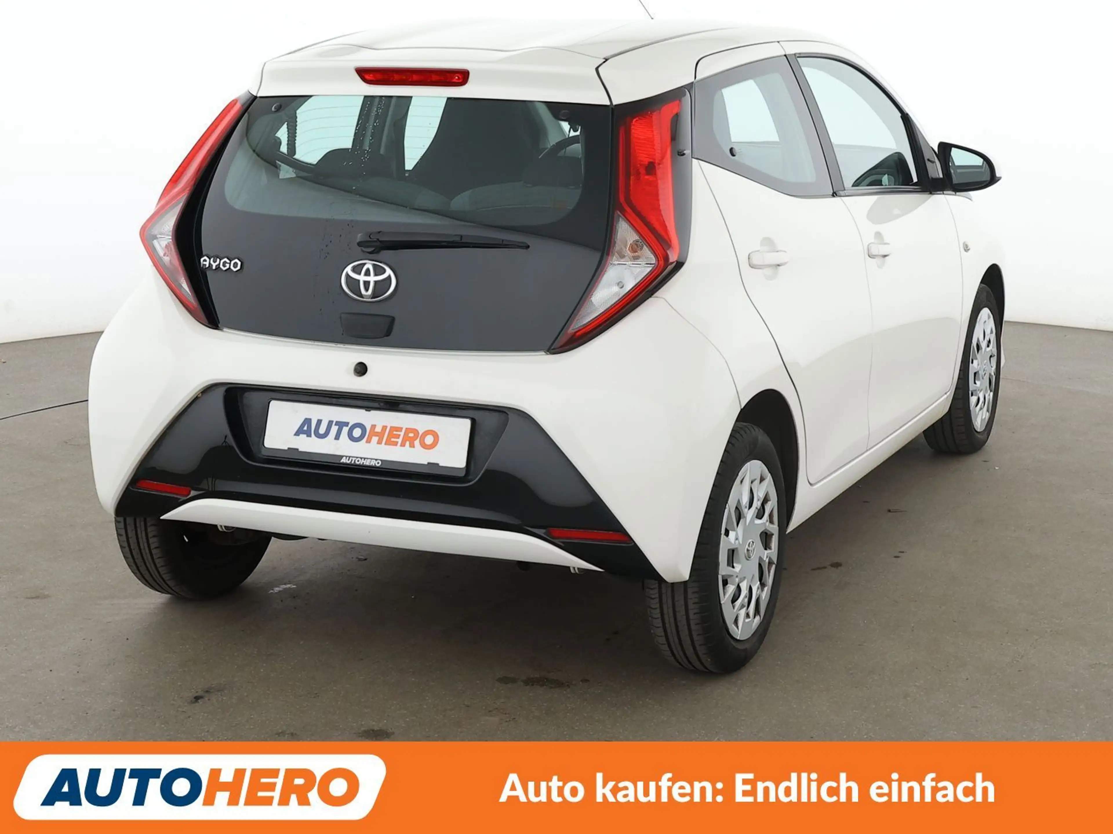 Toyota Aygo 1.0 VVT-i X-Play — photo 6
