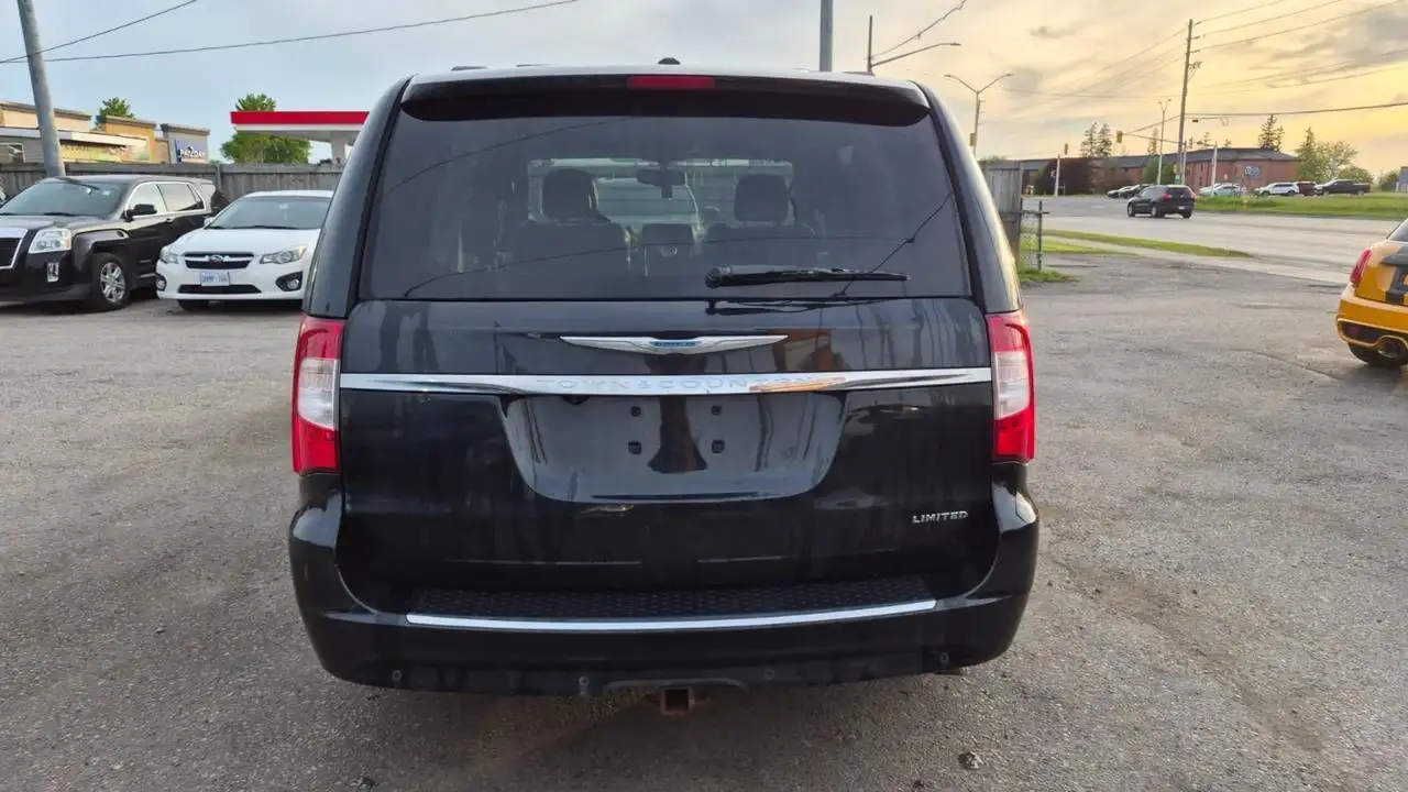 Chrysler Town & Country снимка Chrysler Town & Country