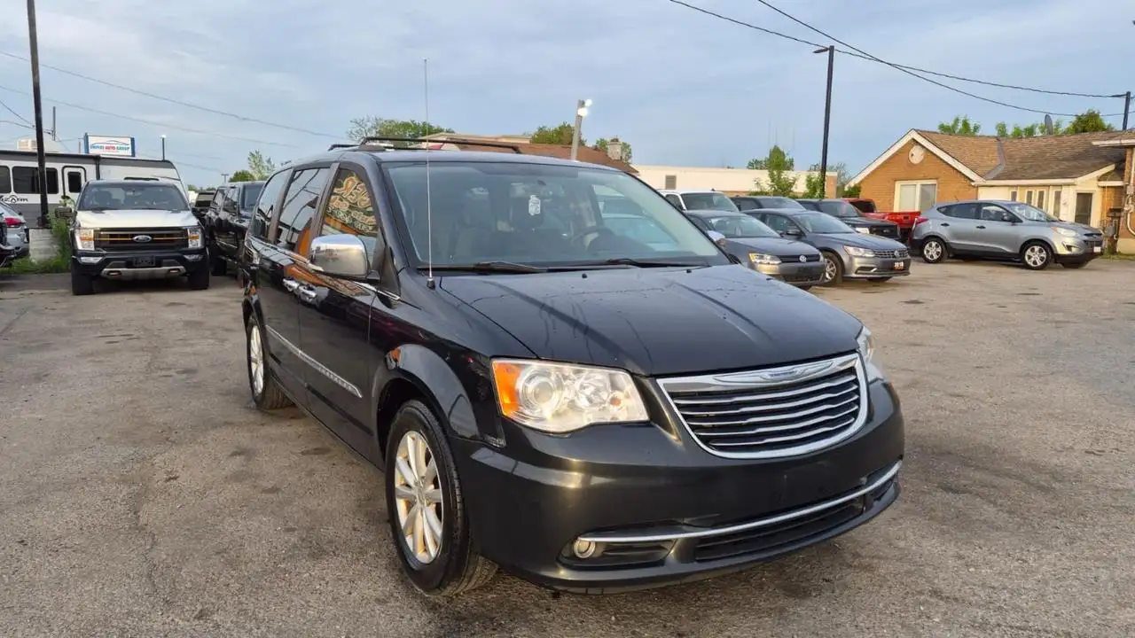 Chrysler Town & Country снимка Chrysler Town & Country