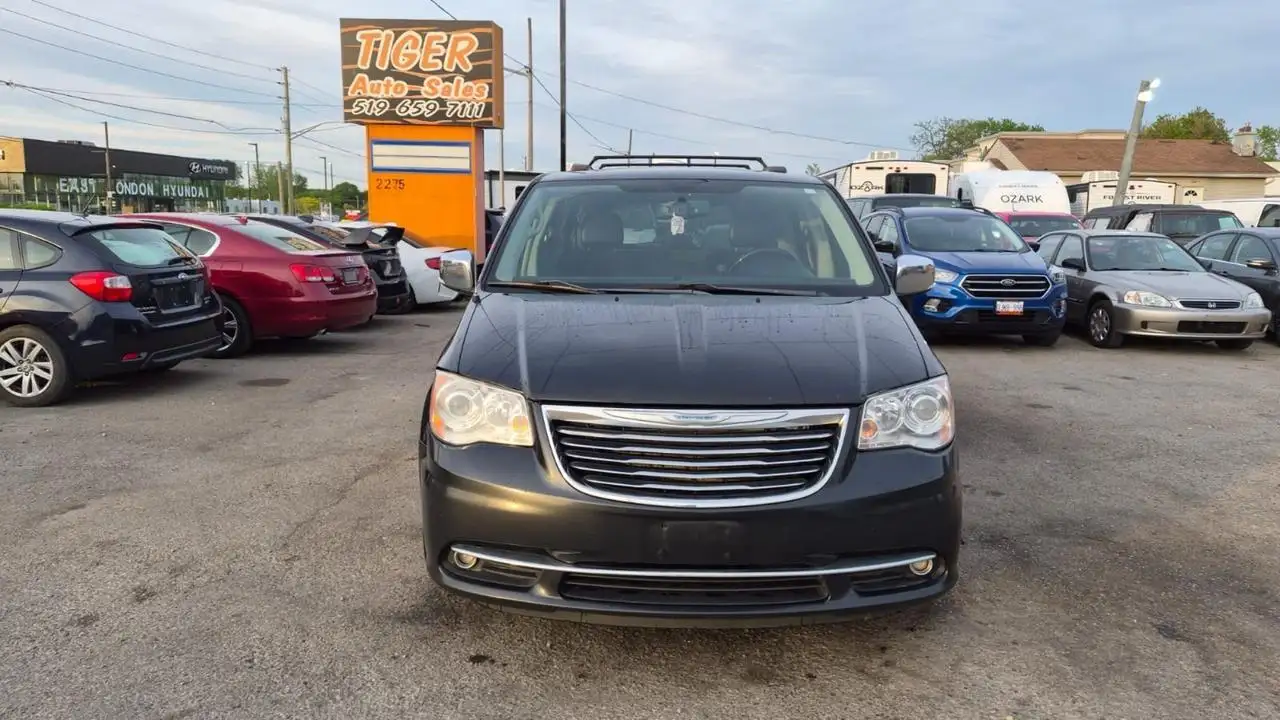 Chrysler Town & Country снимка Chrysler Town & Country