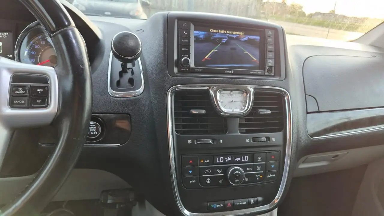 Chrysler Town & Country снимка Chrysler Town & Country