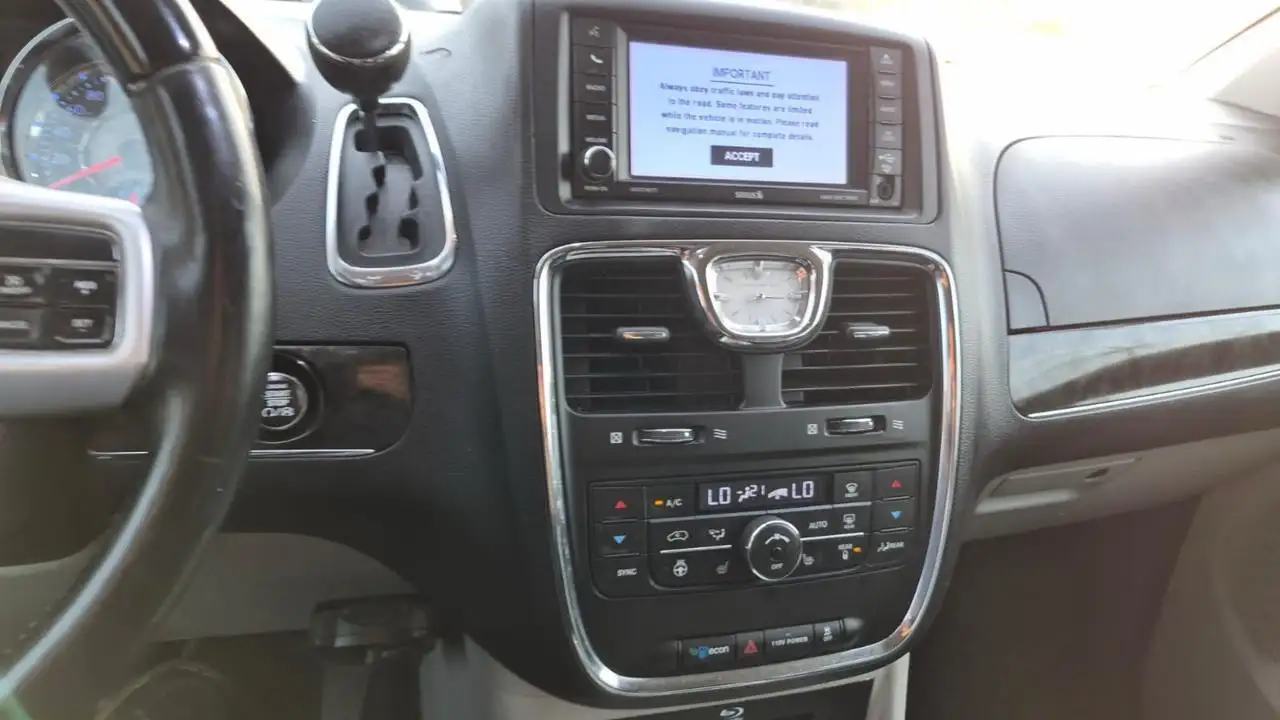 Chrysler Town & Country снимка Chrysler Town & Country
