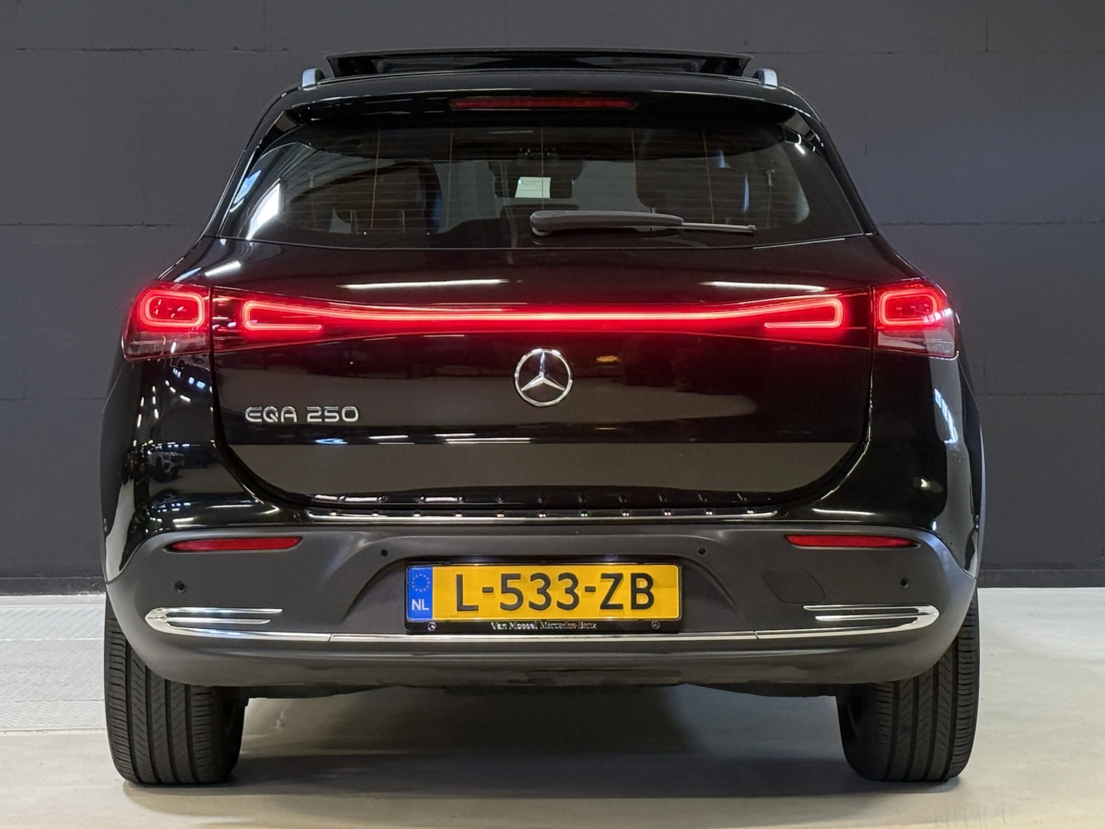Mercedes-Benz EQA 250 Business Solution Luxury 67 kWh | Pano | 360 Camer — photo 12