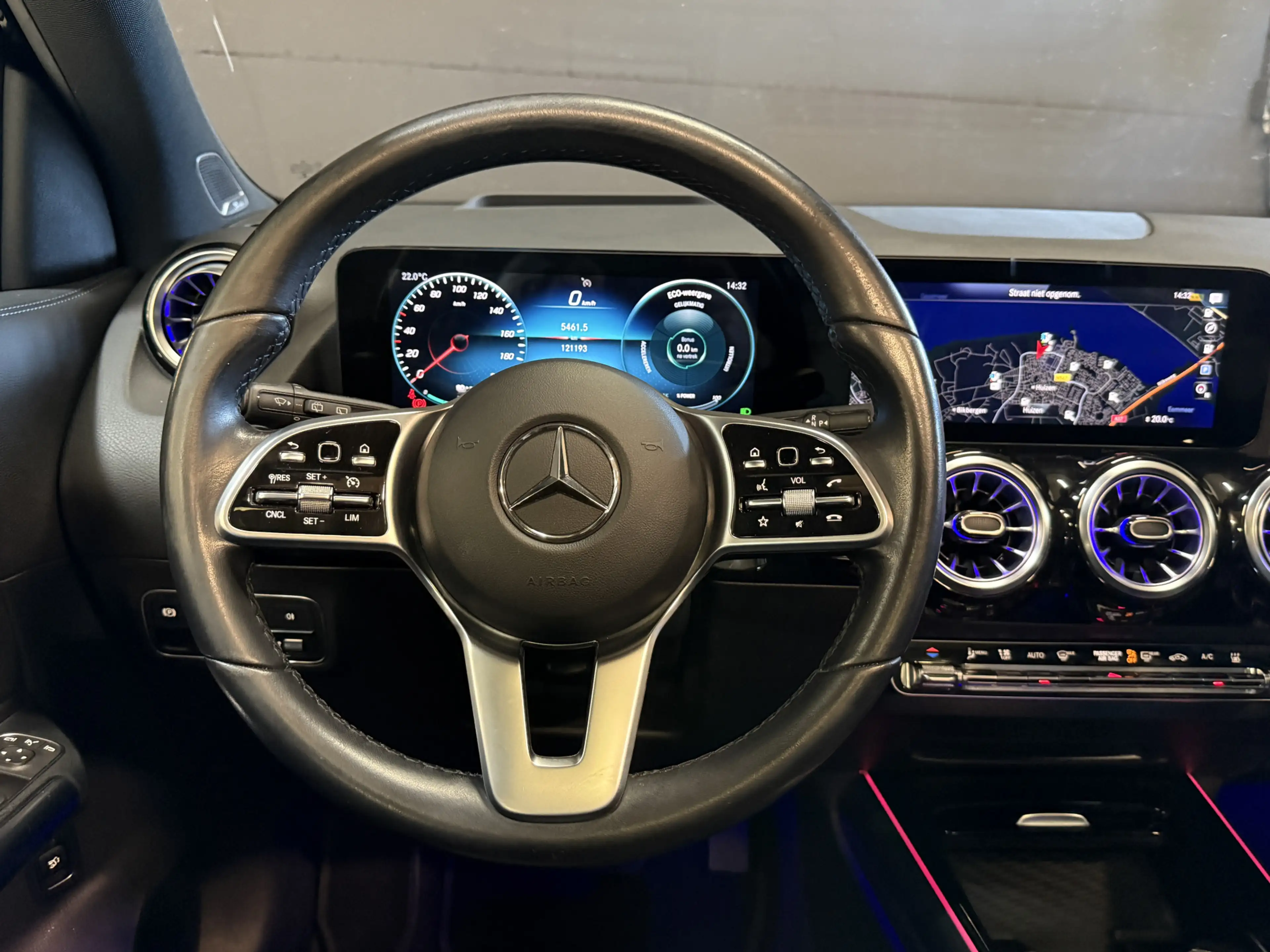 Mercedes-Benz EQA 250 Business Solution Luxury 67 kWh | Pano | 360 Camer — photo 14