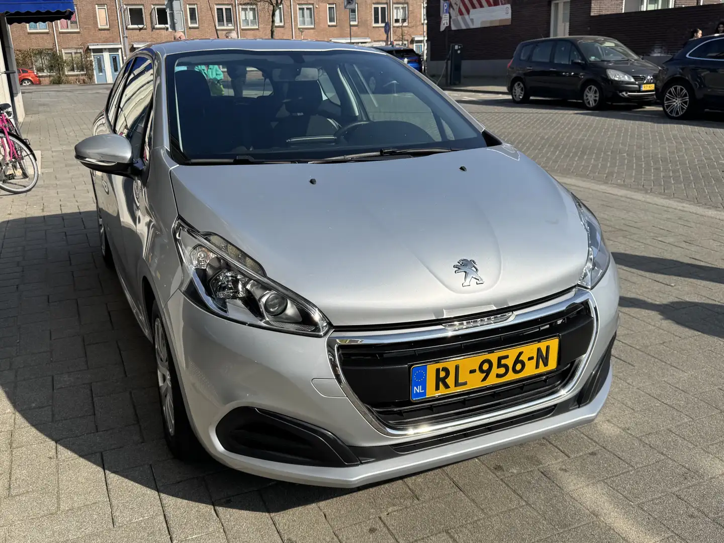 Peugeot 208 1.2 PureTech Active NL AUTO/NAVI/AIRCO Grau - 2