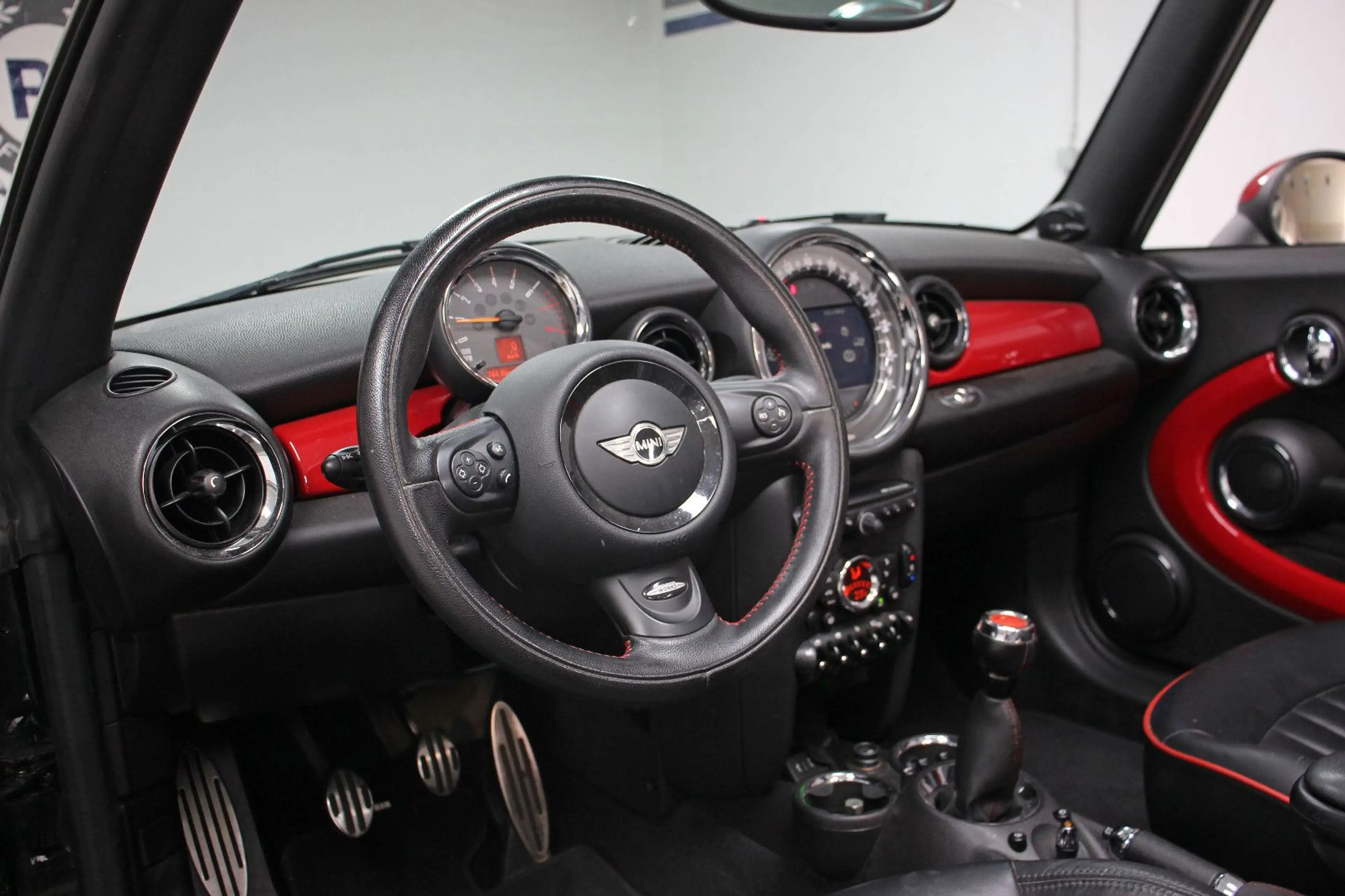 MINI John Cooper Works Cabrio *NAVI/H&K/BT/XENON/SHZ* — photo 11