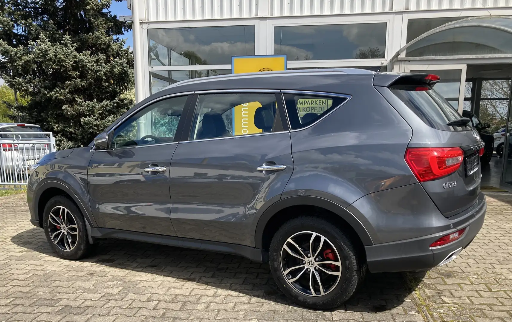 DFSK Fengon 580 Navi/ DAB + / 7 Sitze / Panoramadach Šedá - 2
