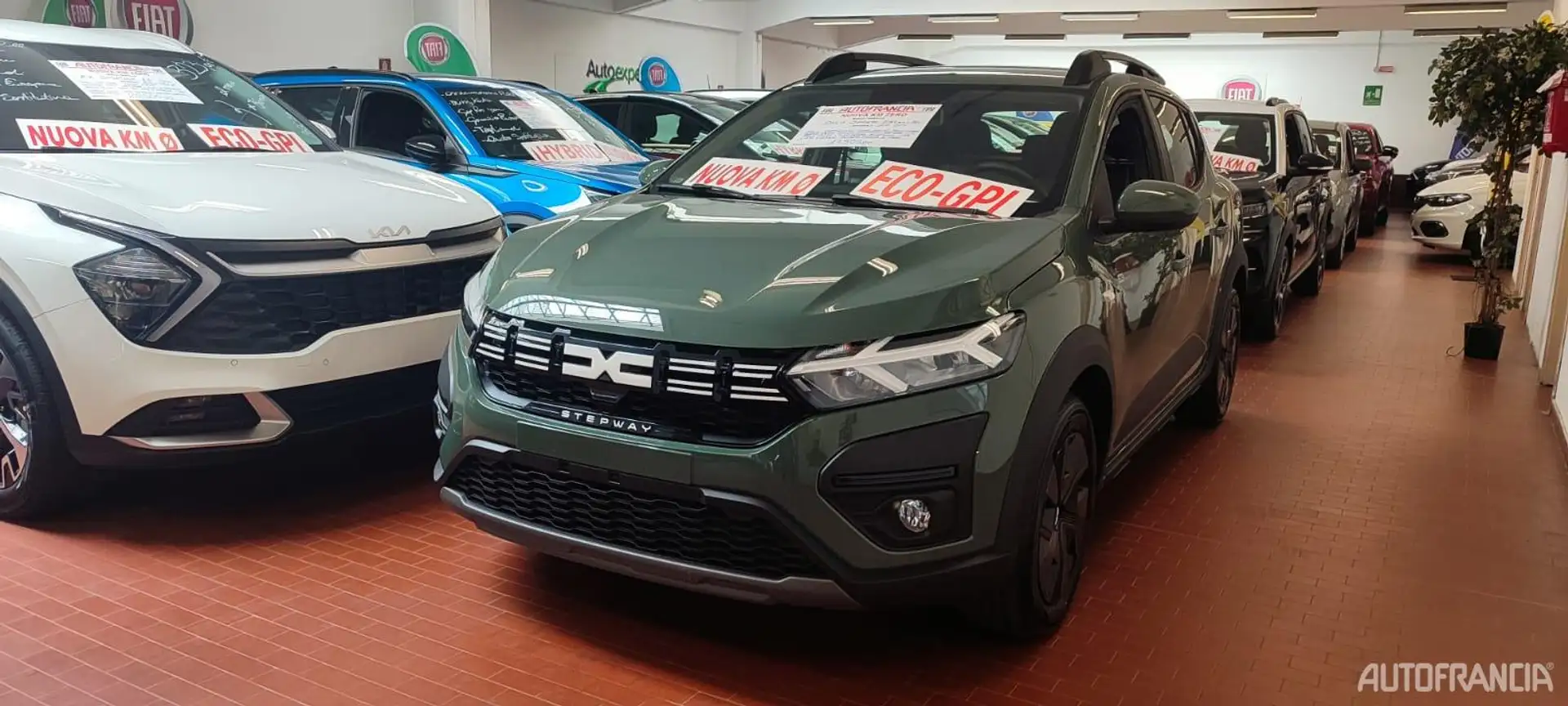 Dacia SANDERO - STEPWAY 1.0 GPL 100CV Verde - 1