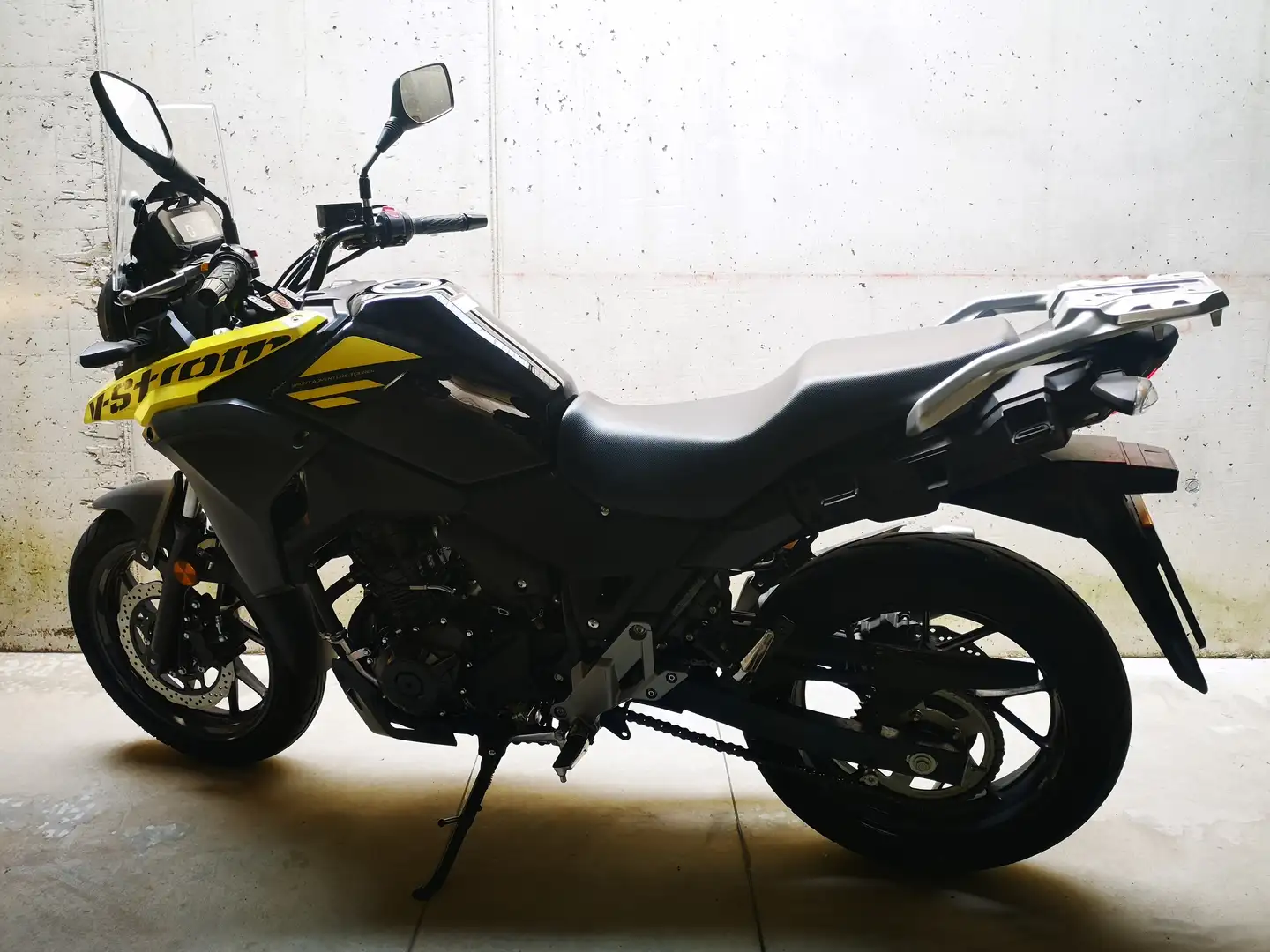 Suzuki V-Strom 250 ABS crna - 1