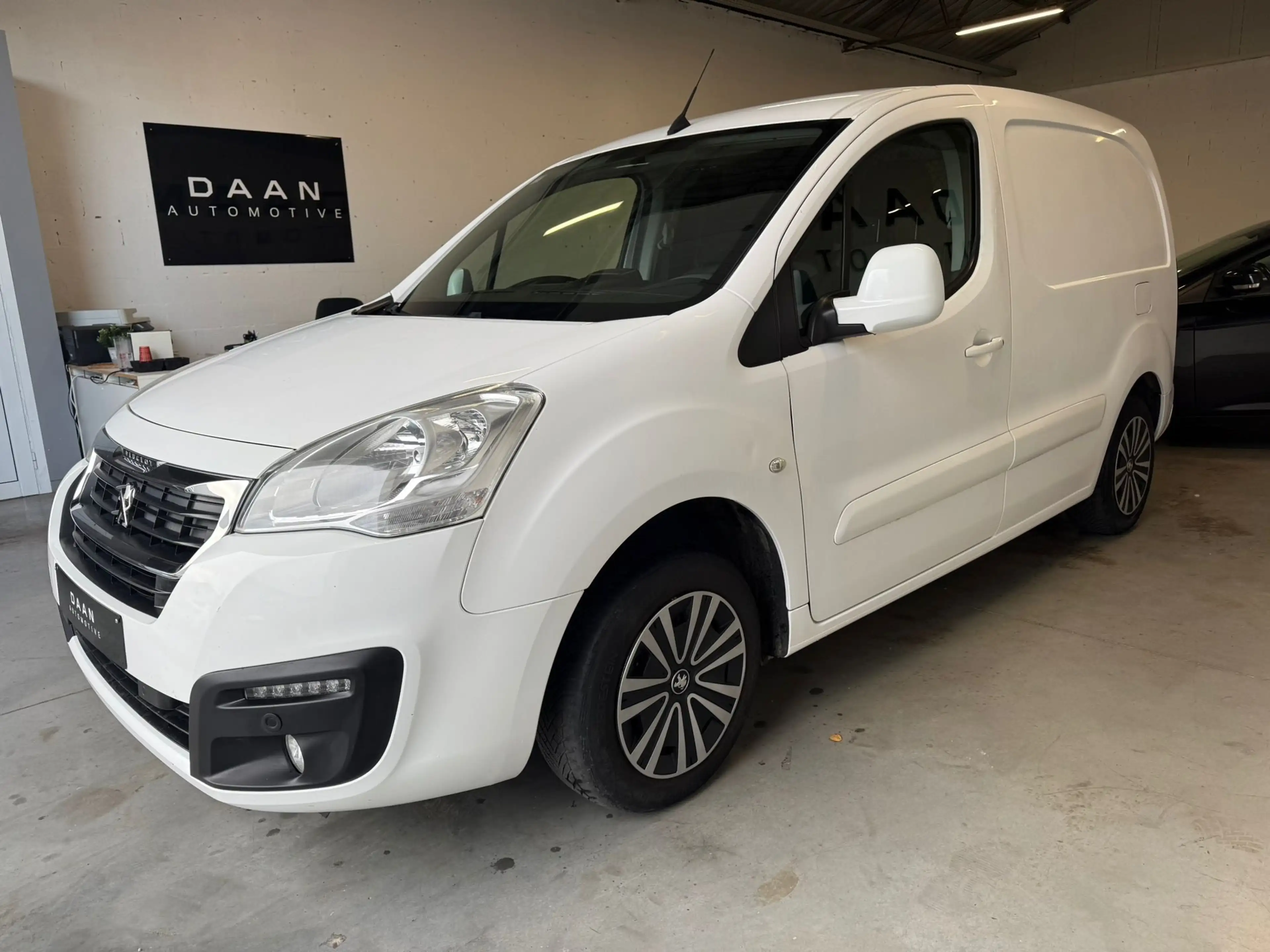 Peugeot Partner 1.6 HDi 3 places — photo 3