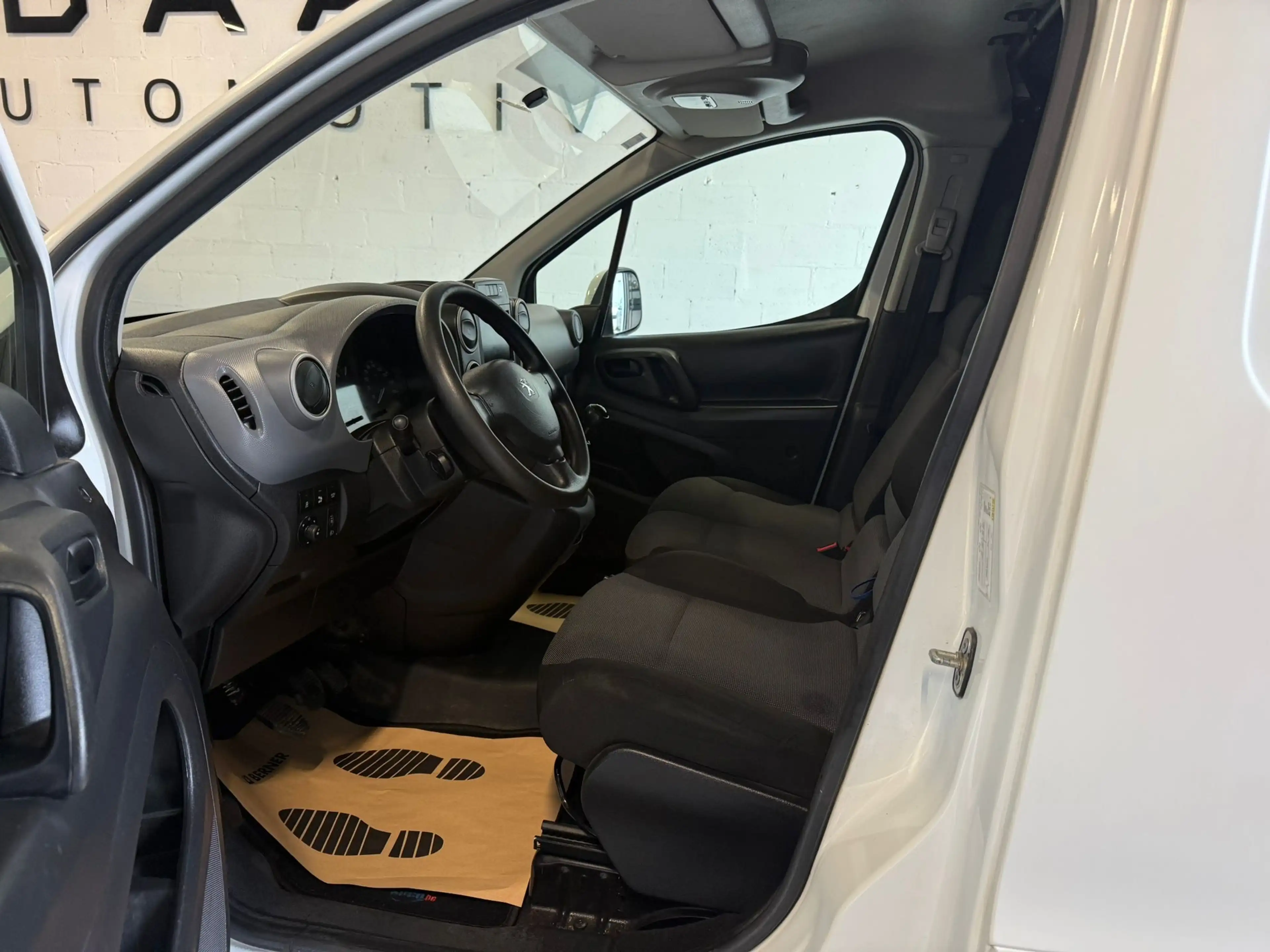 Peugeot Partner 1.6 HDi 3 places — photo 8