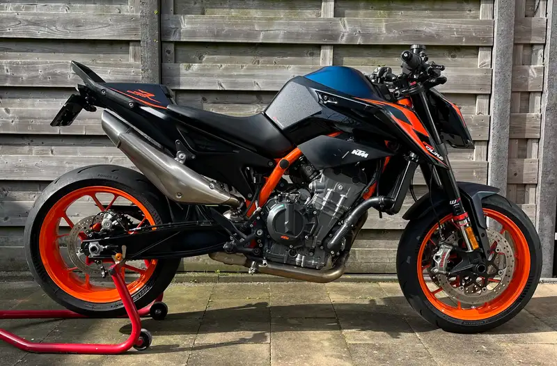 KTM 890 Duke R