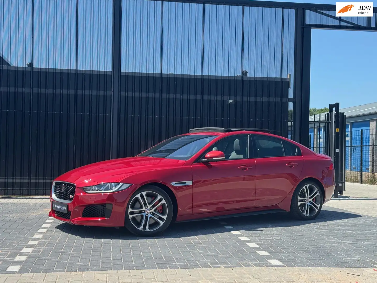 Jaguar XE 3.0 S V6 - SCHUIFDAK - CAMERA - VOORRUIT VERWARMIN Rood - 1