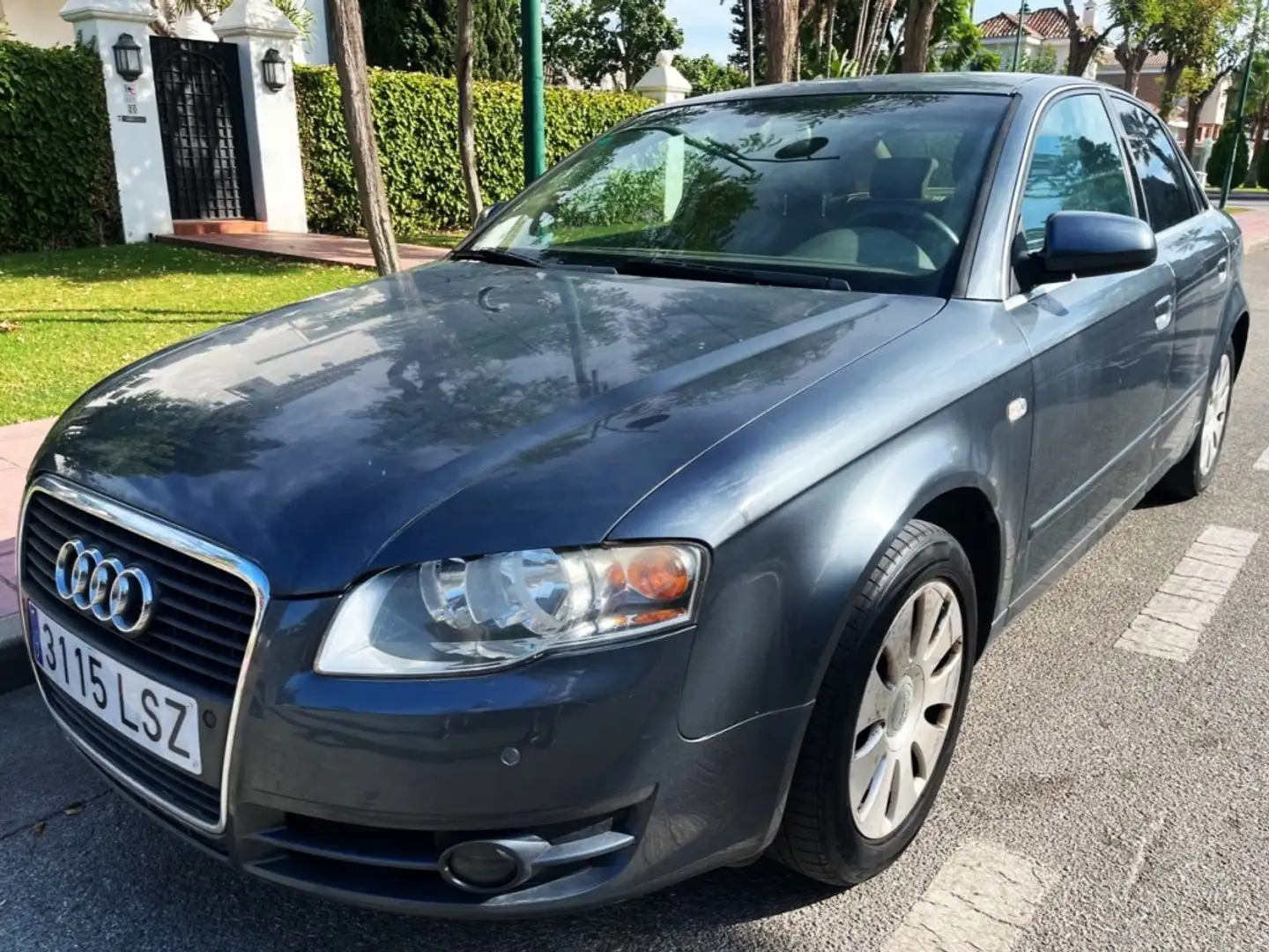 Audi A4 2.0TDI Multitronic DPF Grau - 1