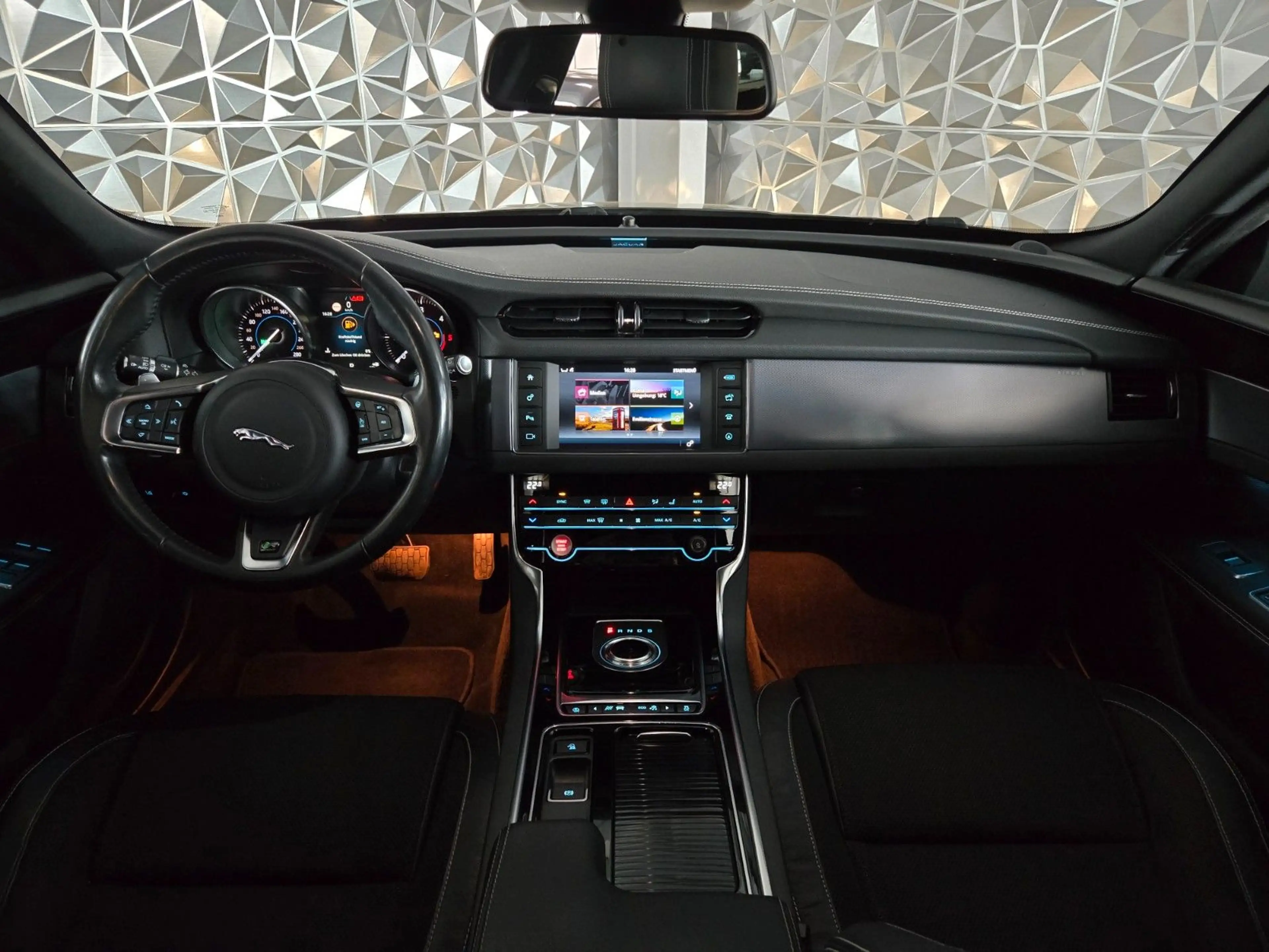 Jaguar XF Sportbrake R-Sport*SOUNDSYSTEM*PARKASISSTENT* — photo 14