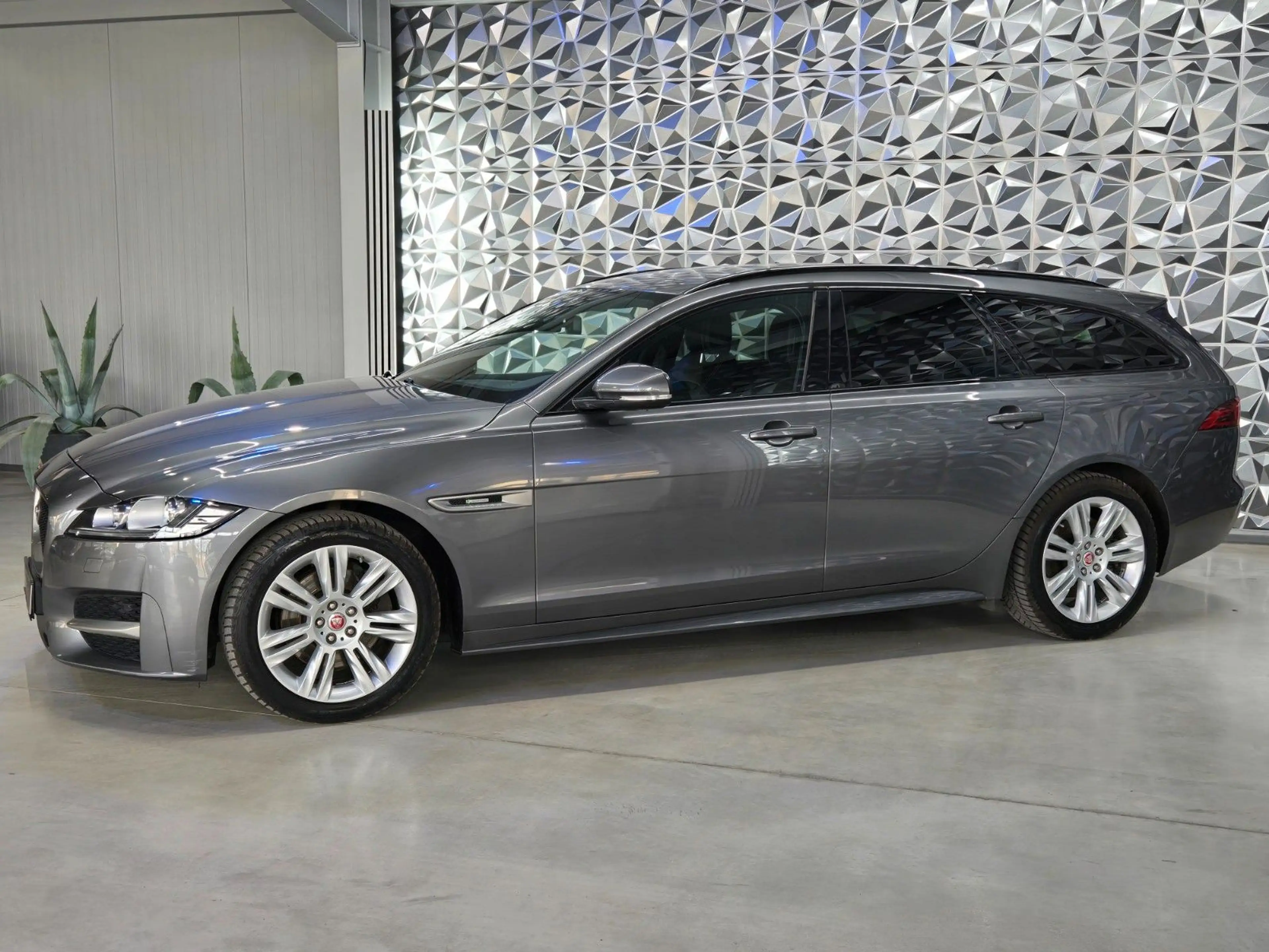 Jaguar XF Sportbrake R-Sport*SOUNDSYSTEM*PARKASISSTENT* — photo 8