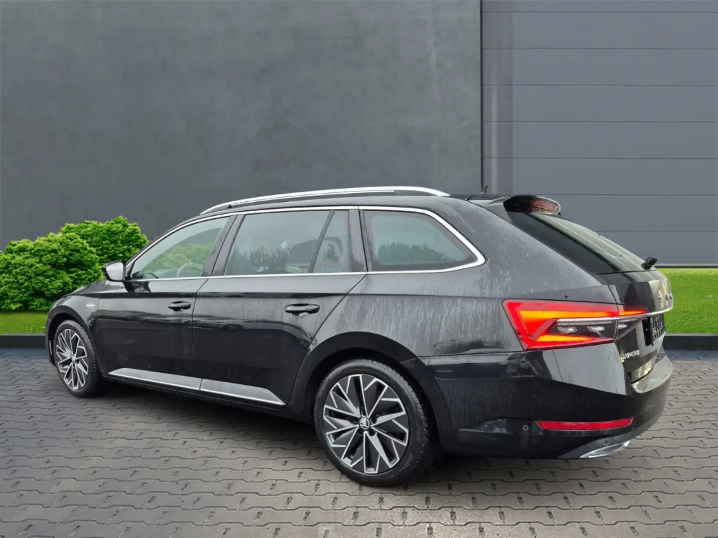 Skoda Superb Combi L&K 4x4 2.0 TDI Standhg. Navi Leder Schwarz - 2
