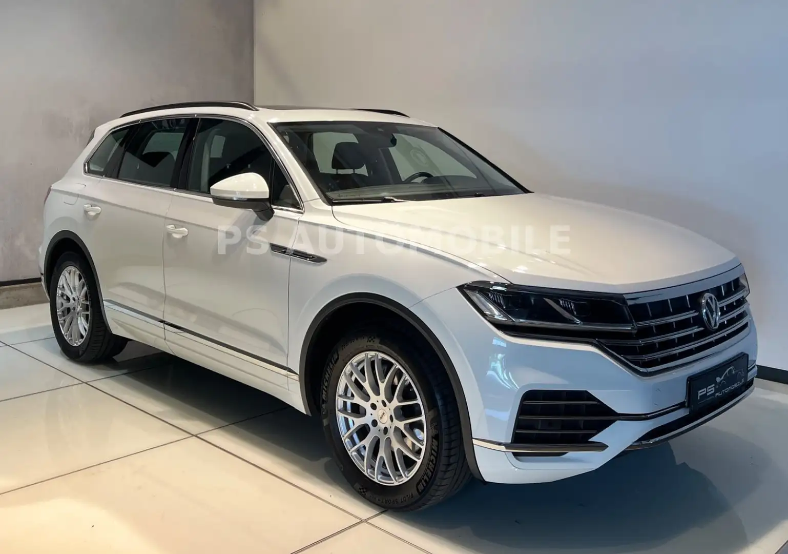 Volkswagen Touareg 3.0 V6 TDI SCR 4M/LED/NAVI/AHK/PANO Blanc - 1