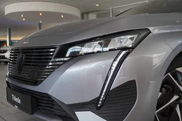 Peugeot 308 view 5