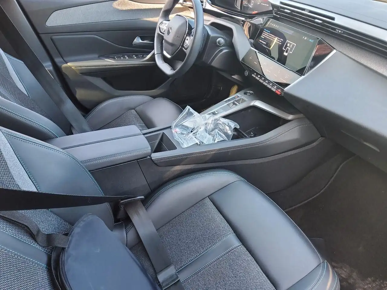 Peugeot 308 LIM 1.2T ALLURE 8-EAT NAVI/LED/SPORT/VIRT/SH, миниатюра 3