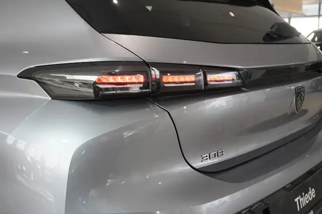 Peugeot 308 view 11
