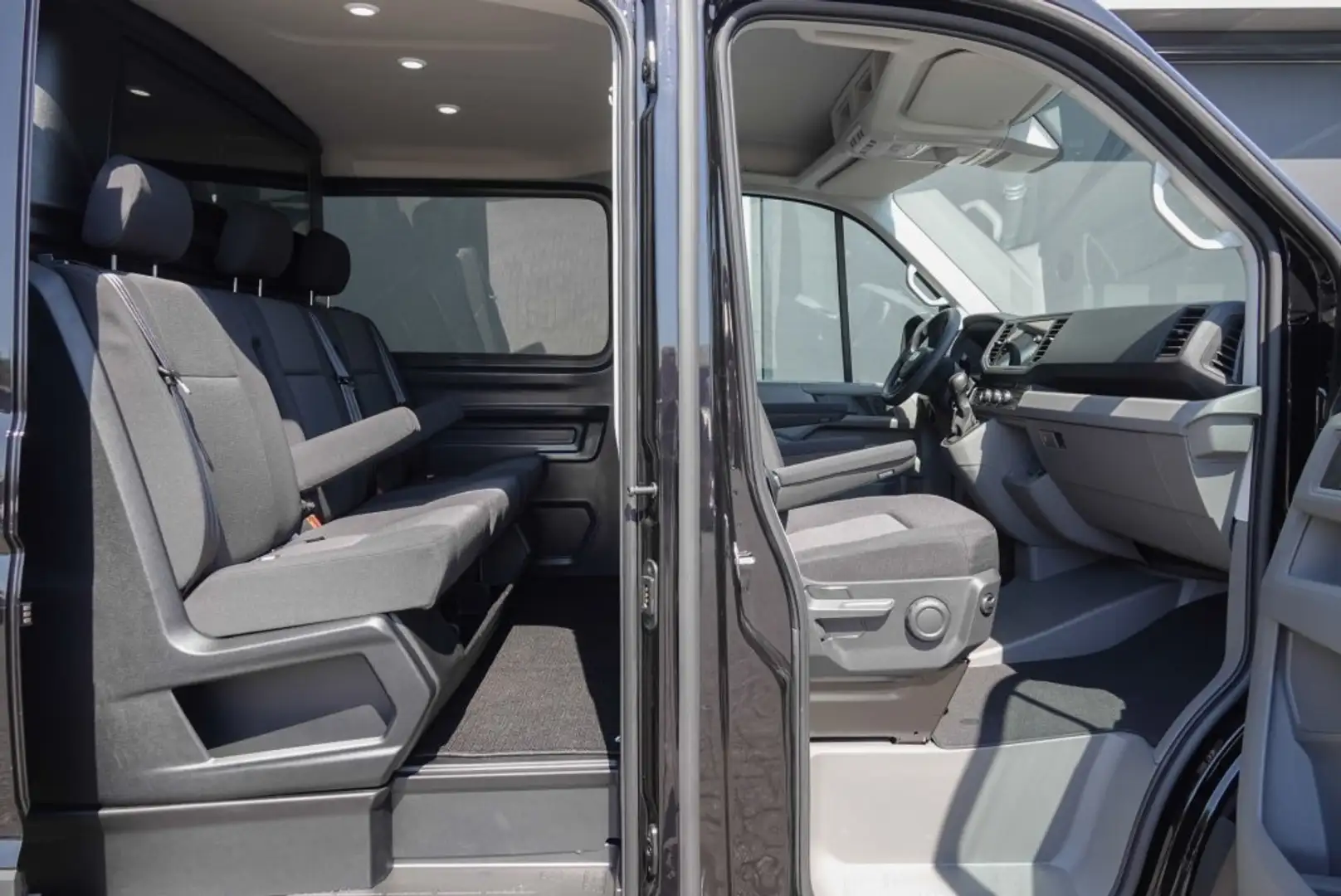 Volkswagen Crafter L3H2 | 177Pk Aut. | Dubbele Cabine | 2xSchuifdeur Zwart - 2