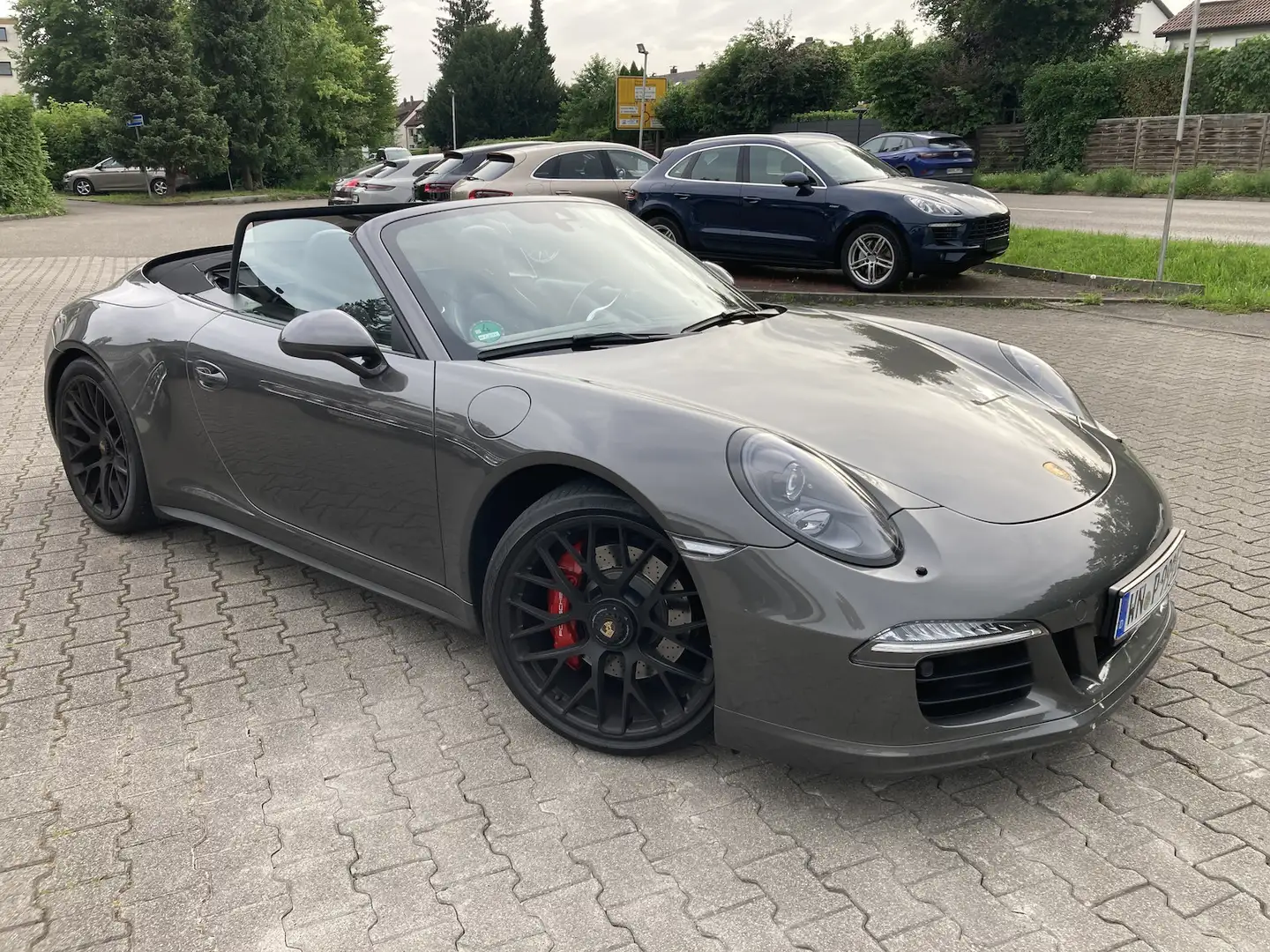 Porsche 911 Carrera GTS Cabriolet Approved 05/27 Grau - 2