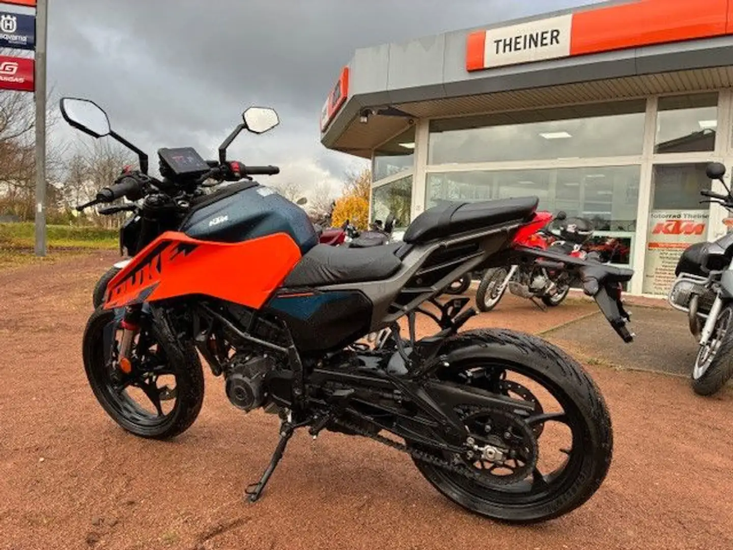 KTM 125 Duke Orange - 1