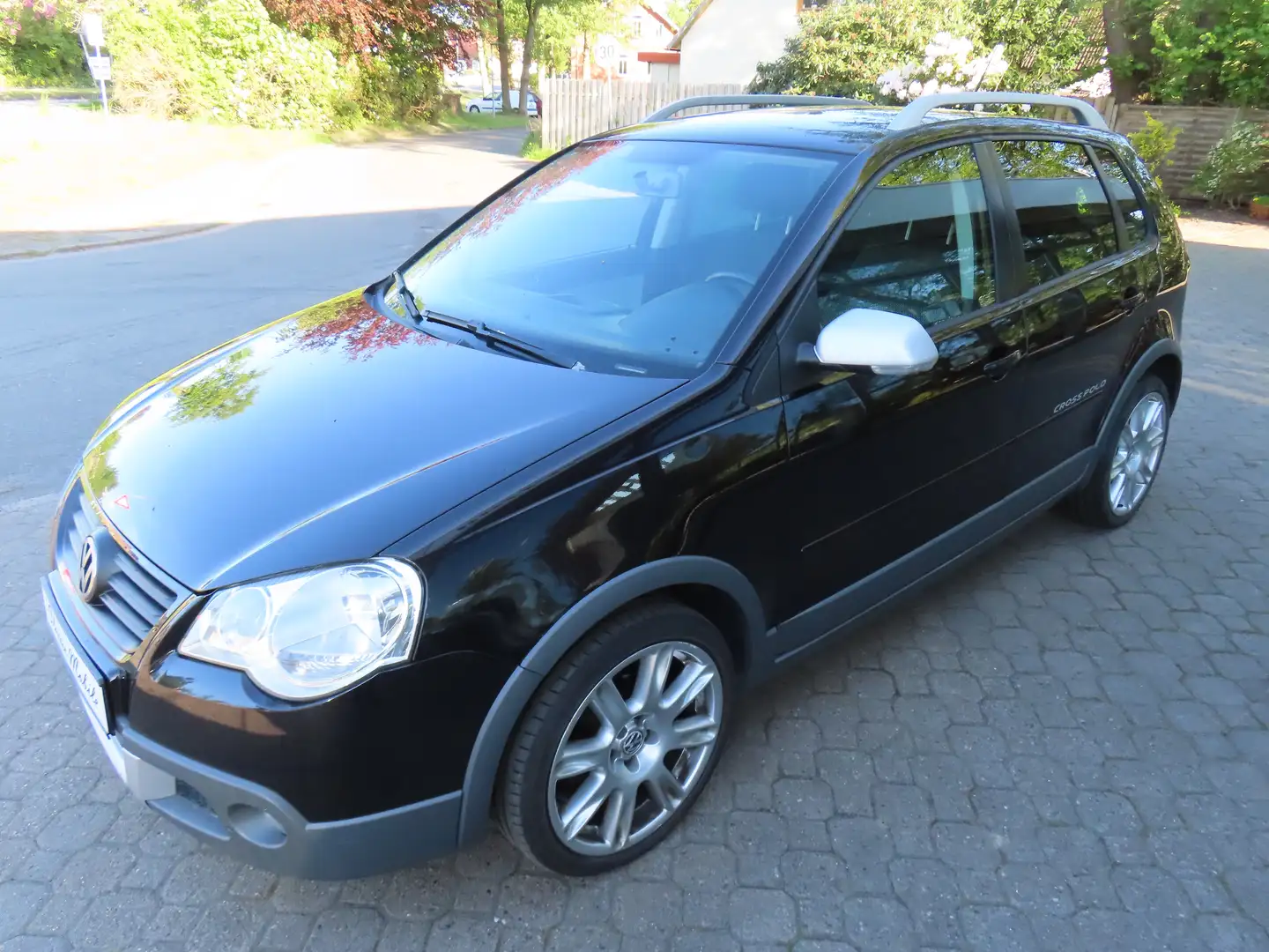 Volkswagen Polo Cross 1.6 *HU bei Kauf neu*Klimaautomatik*Alu*SR+WR* Schwarz - 2