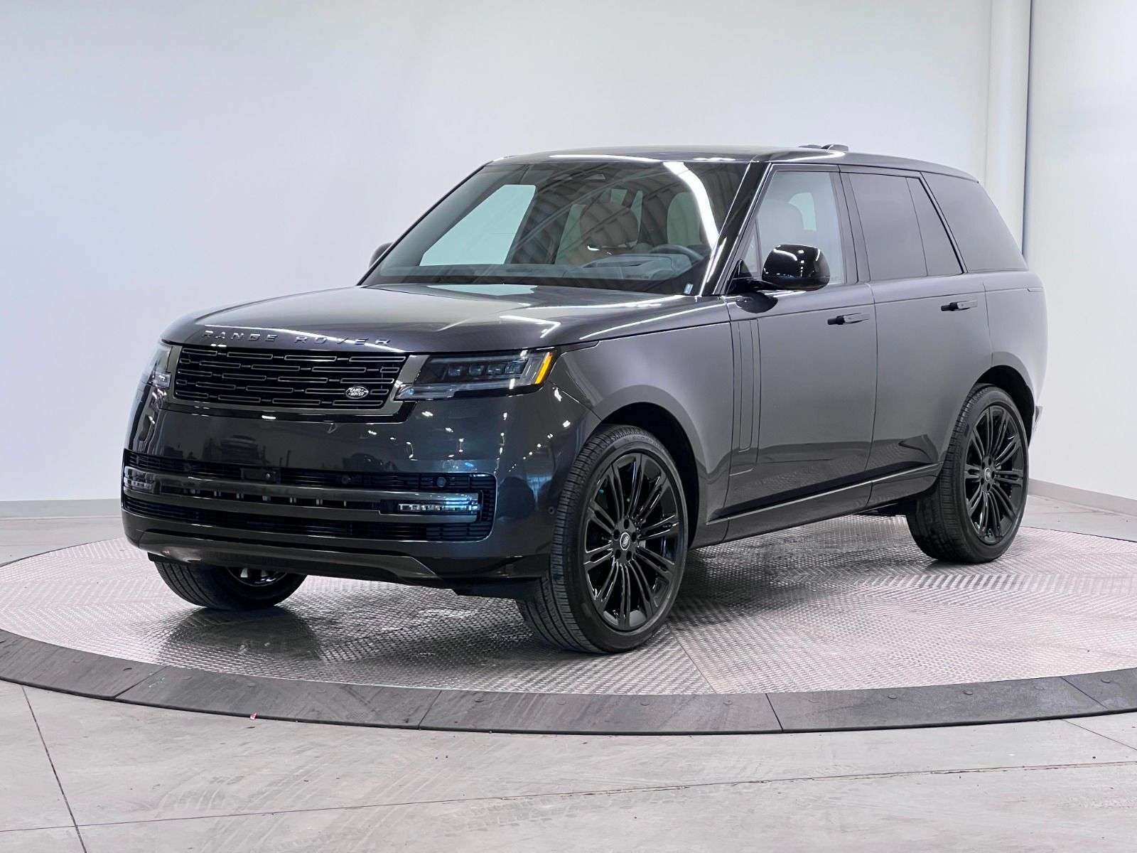 2025 Land Rover Range Rover SE | SWB