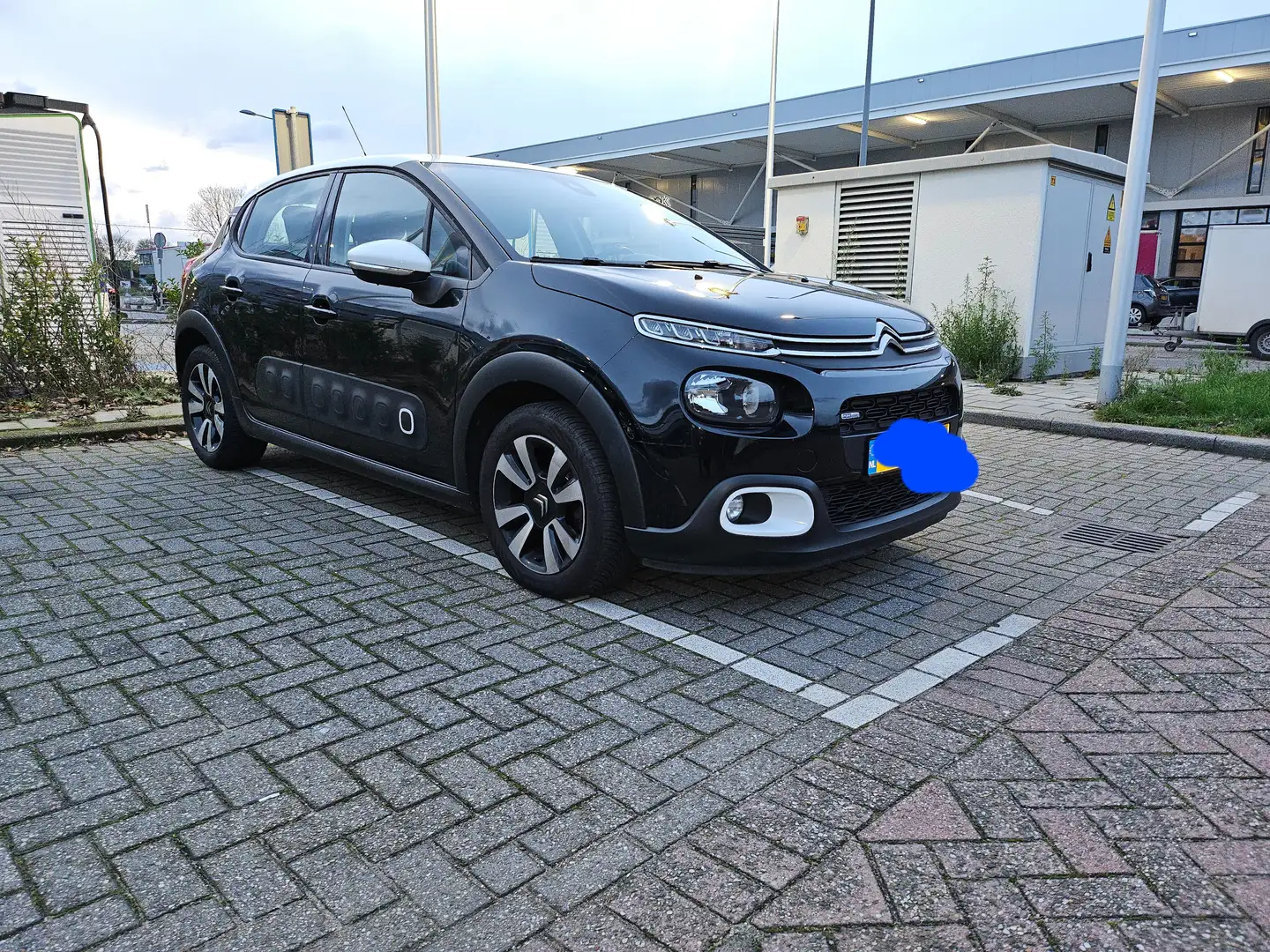 Citroen C3 C3 1.2 PureTech Shine Zwart - 1