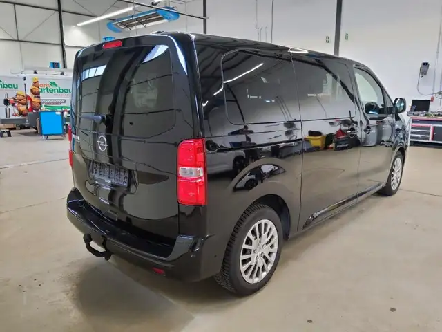 Opel Zafira view 3