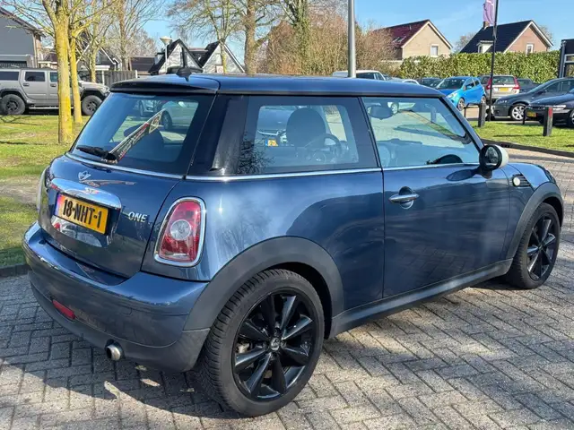 Mini Hatch view 5